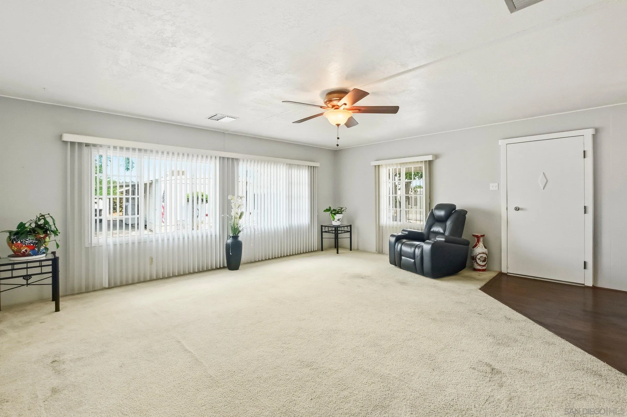 https://cdn.realtyfeed.com/cdn/127/260016371/9ee5dd5da3e98a02a2e9a3d3b63b5bf4.webp