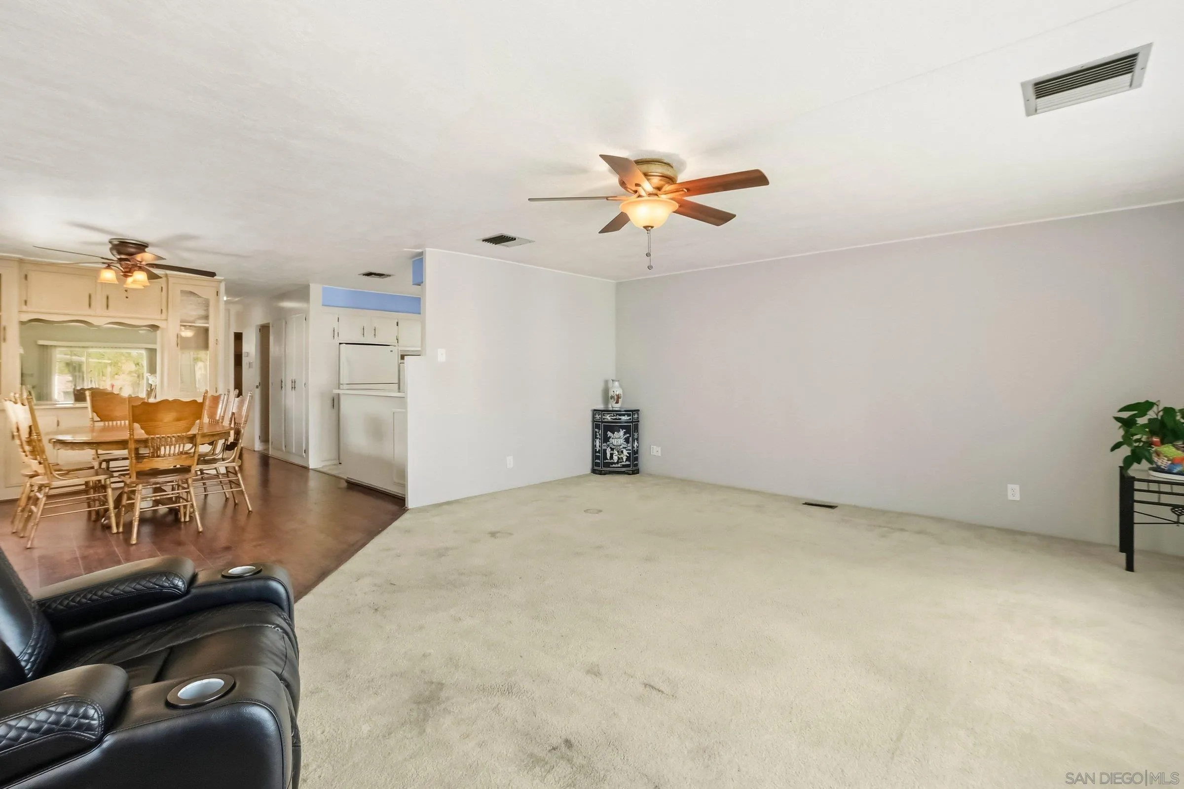 https://cdn.realtyfeed.com/cdn/127/260016371/d441764286f67dd9ab0f8e847513a73b.webp