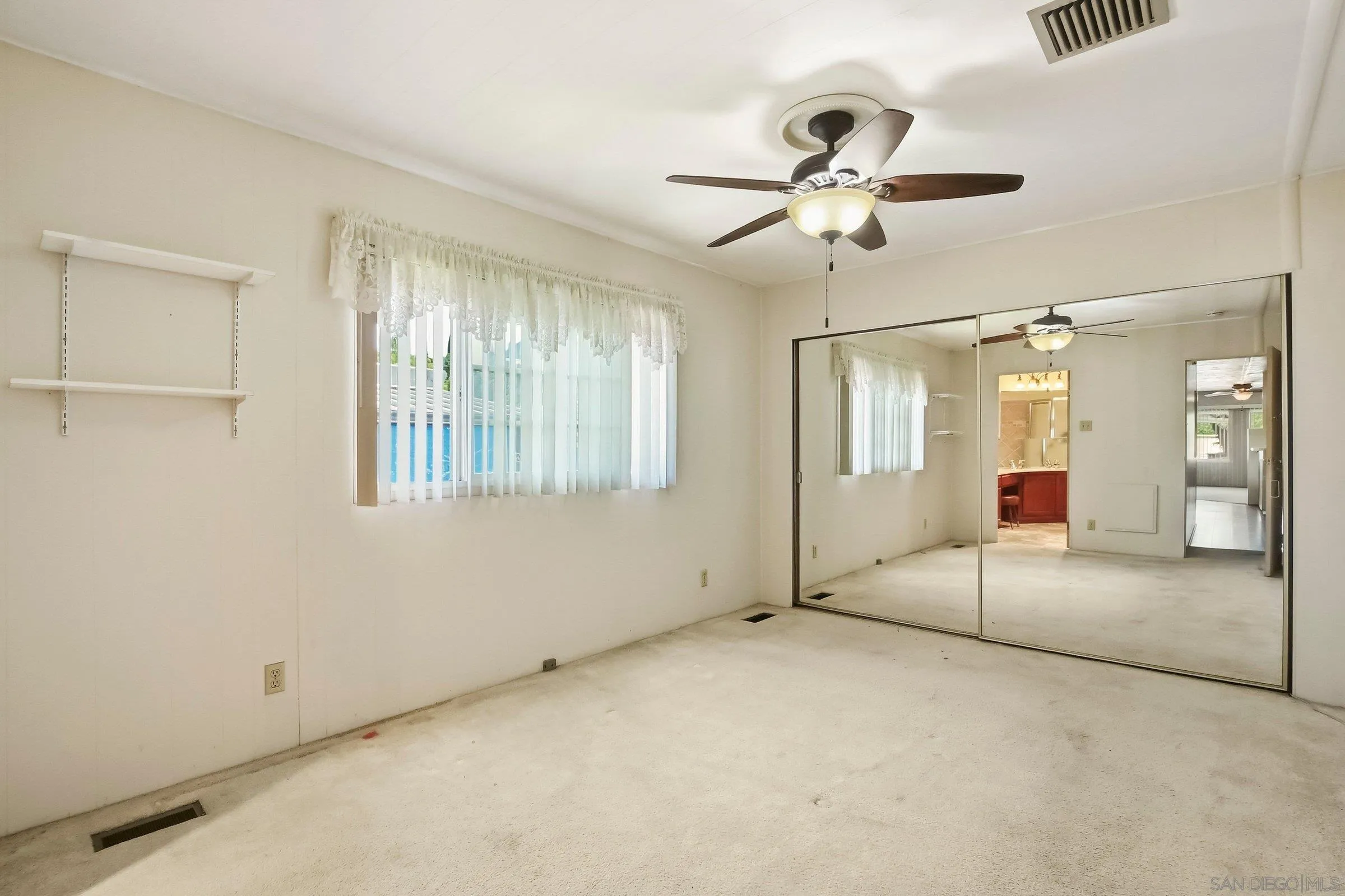 https://cdn.realtyfeed.com/cdn/127/260016371/d83ddcc6422ee3f0243b59a544ce00cc.webp