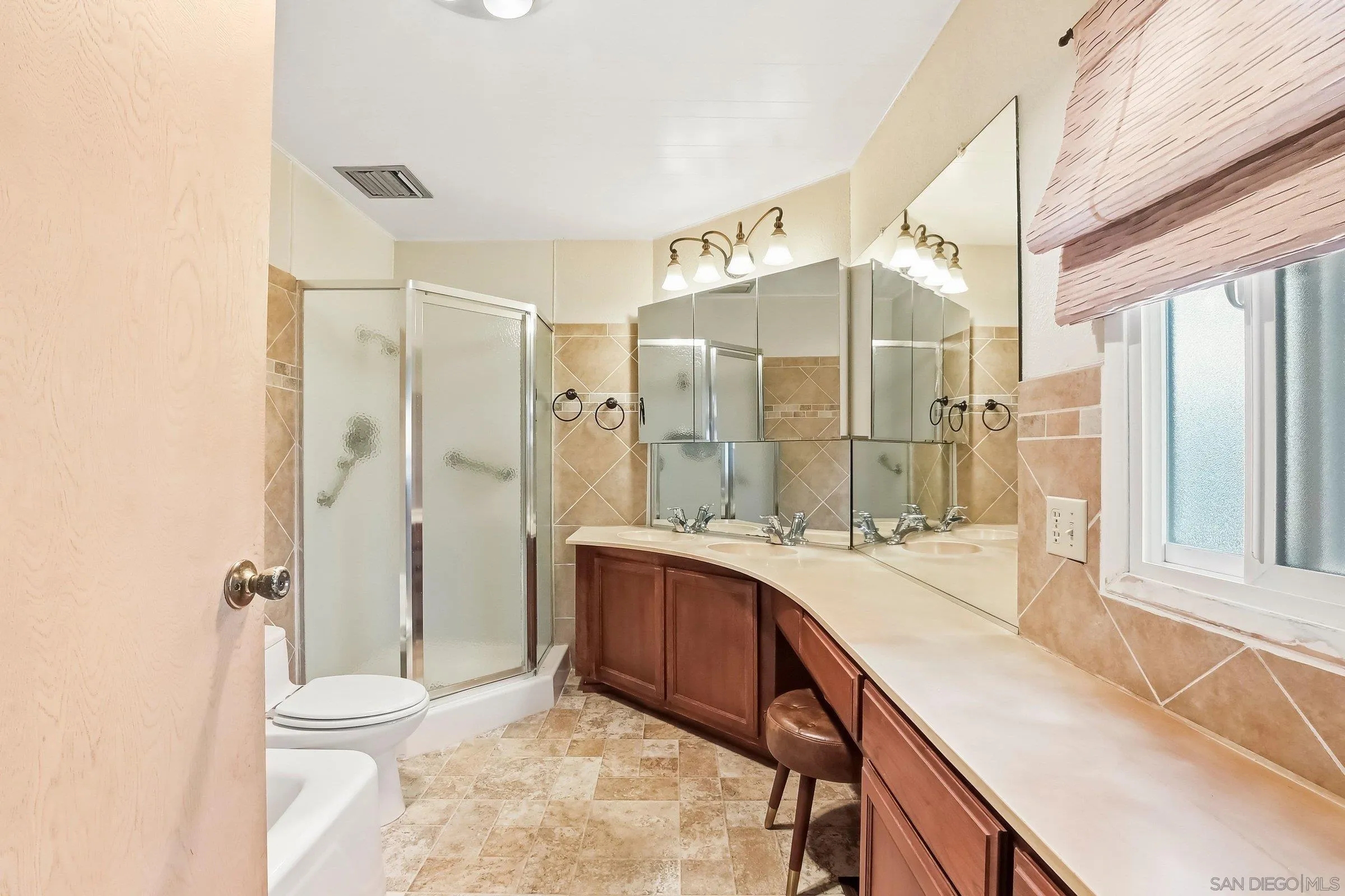 https://cdn.realtyfeed.com/cdn/127/260016371/edbff6a78070363829eff4863a885689.webp
