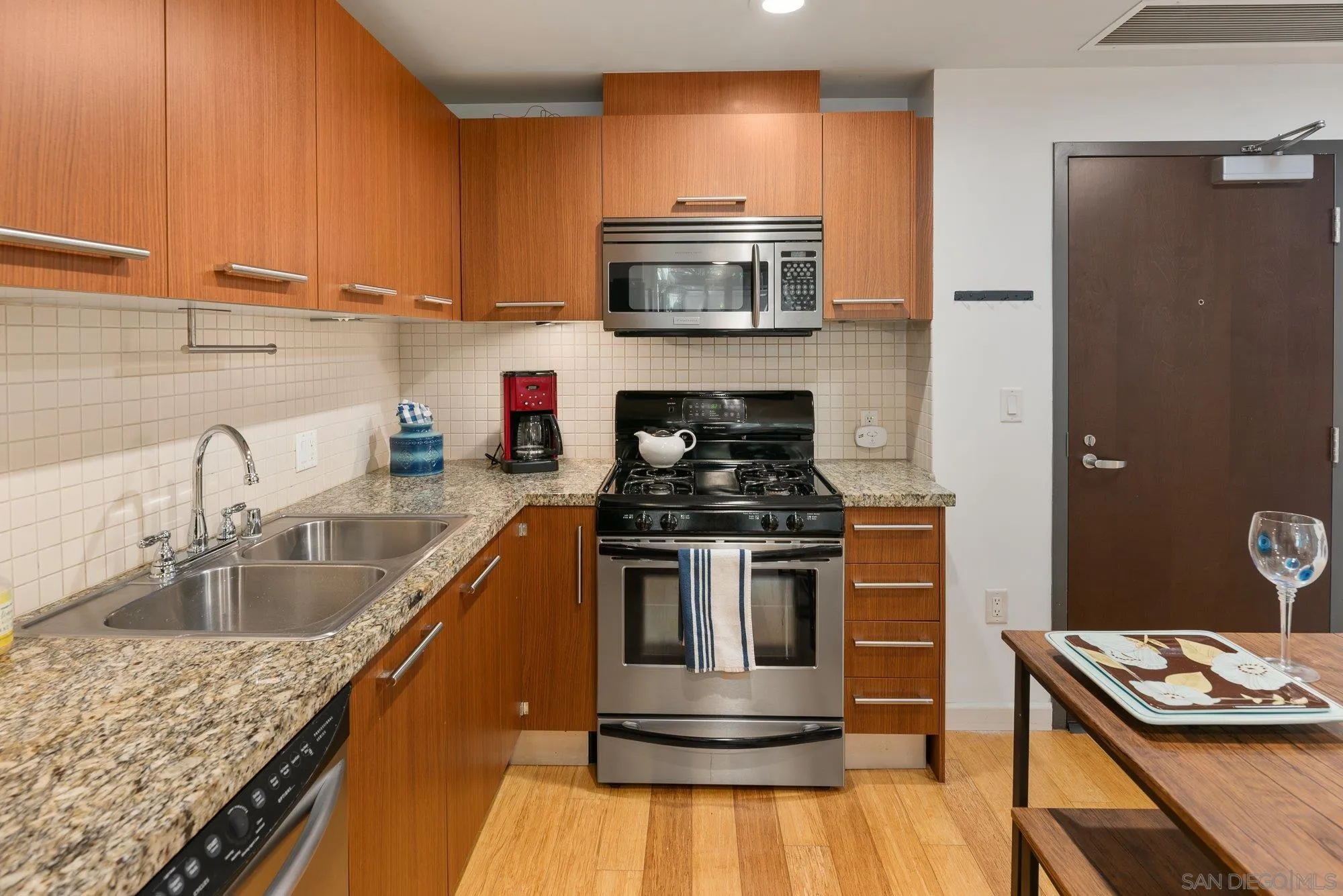 Photo #7: 260016377 Listing: Photo #7