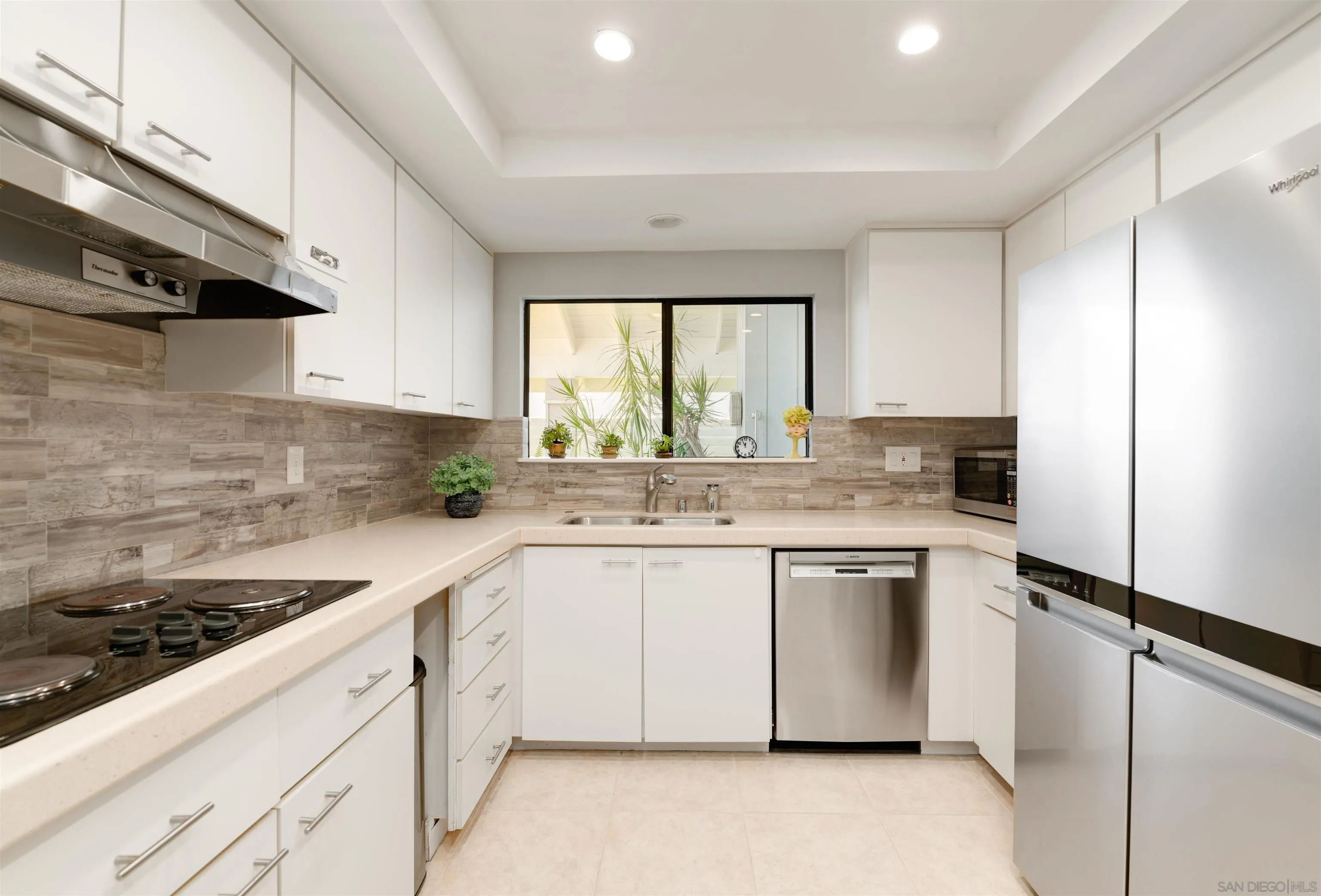 https://cdn.realtyfeed.com/cdn/127/260016380/4c38bfe492080cb8abc7595f79d7dc86.webp