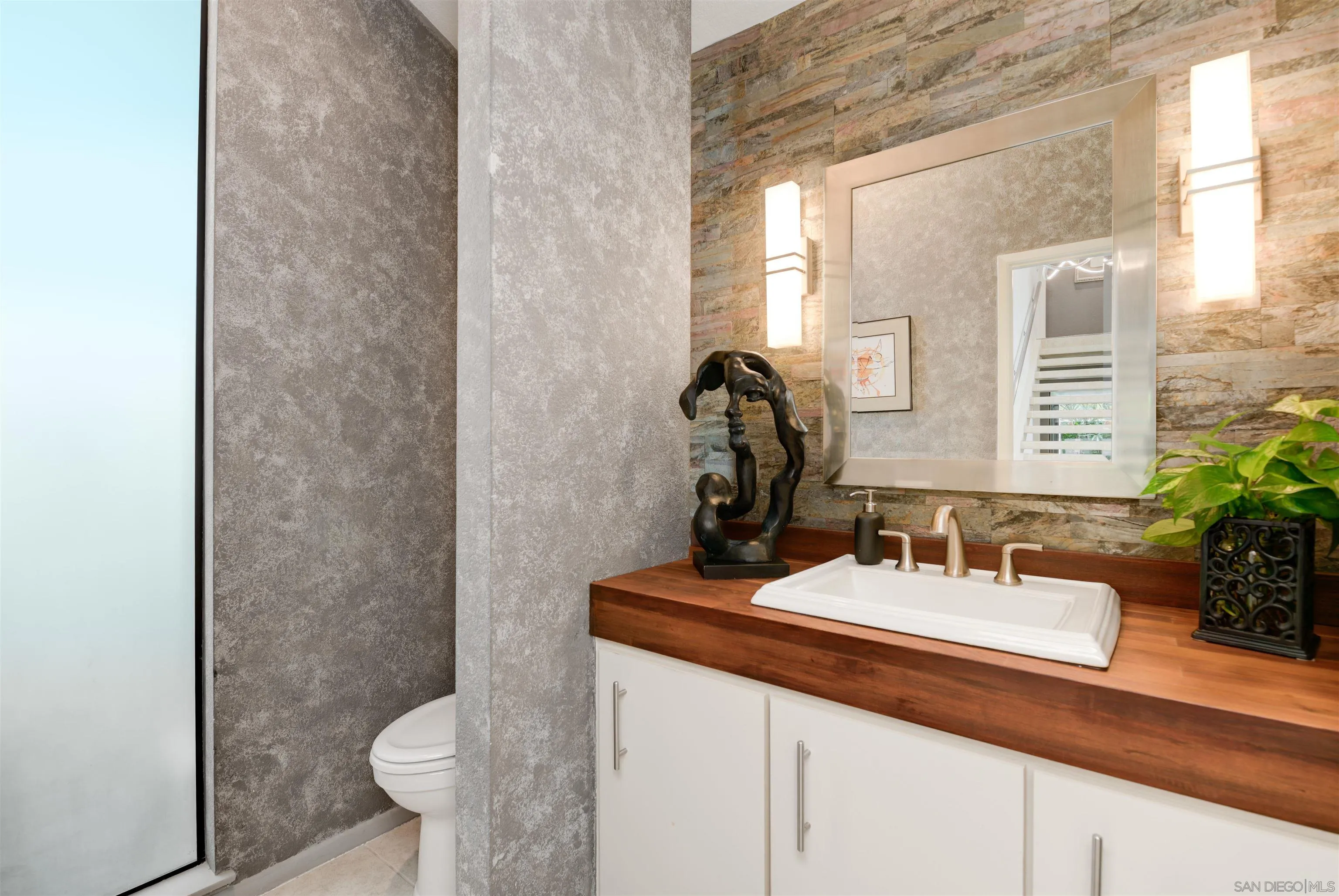 https://cdn.realtyfeed.com/cdn/127/260016380/8ec3a0a5b35aa6ada330a6ea2dca7c16.webp
