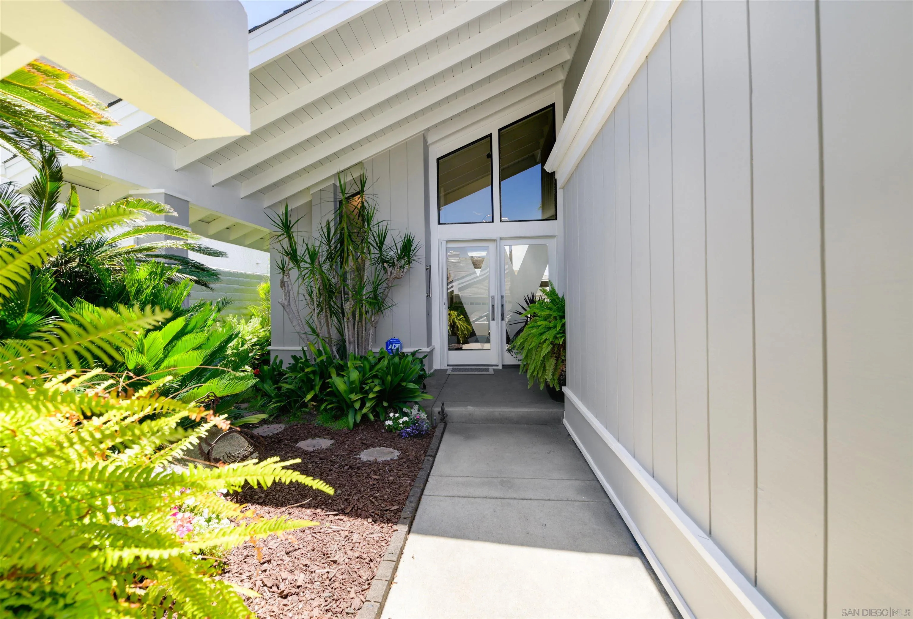https://cdn.realtyfeed.com/cdn/127/260016380/b9575aee63e6028fad6f2e76d19cd844.webp