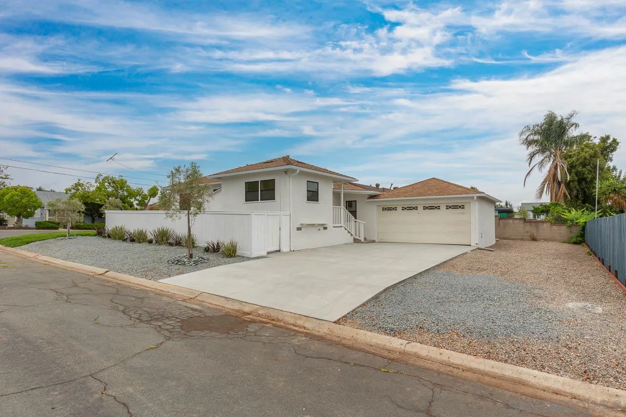 https://cdn.realtyfeed.com/cdn/127/260016382/830351bab25c9c15c43bfb03aa3cebdf.webp
