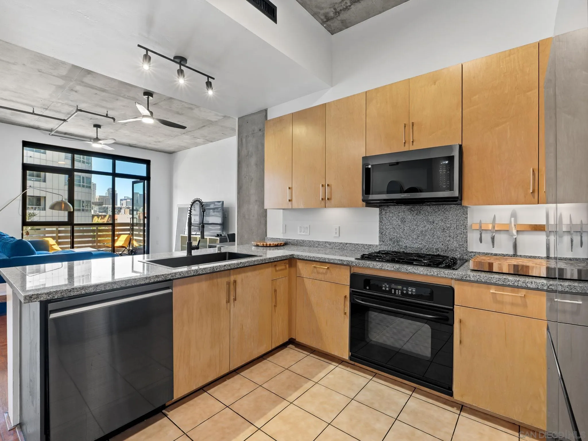 https://cdn.realtyfeed.com/cdn/127/260016388/bd2a790251dcb489a7a8e911400ac774.webp