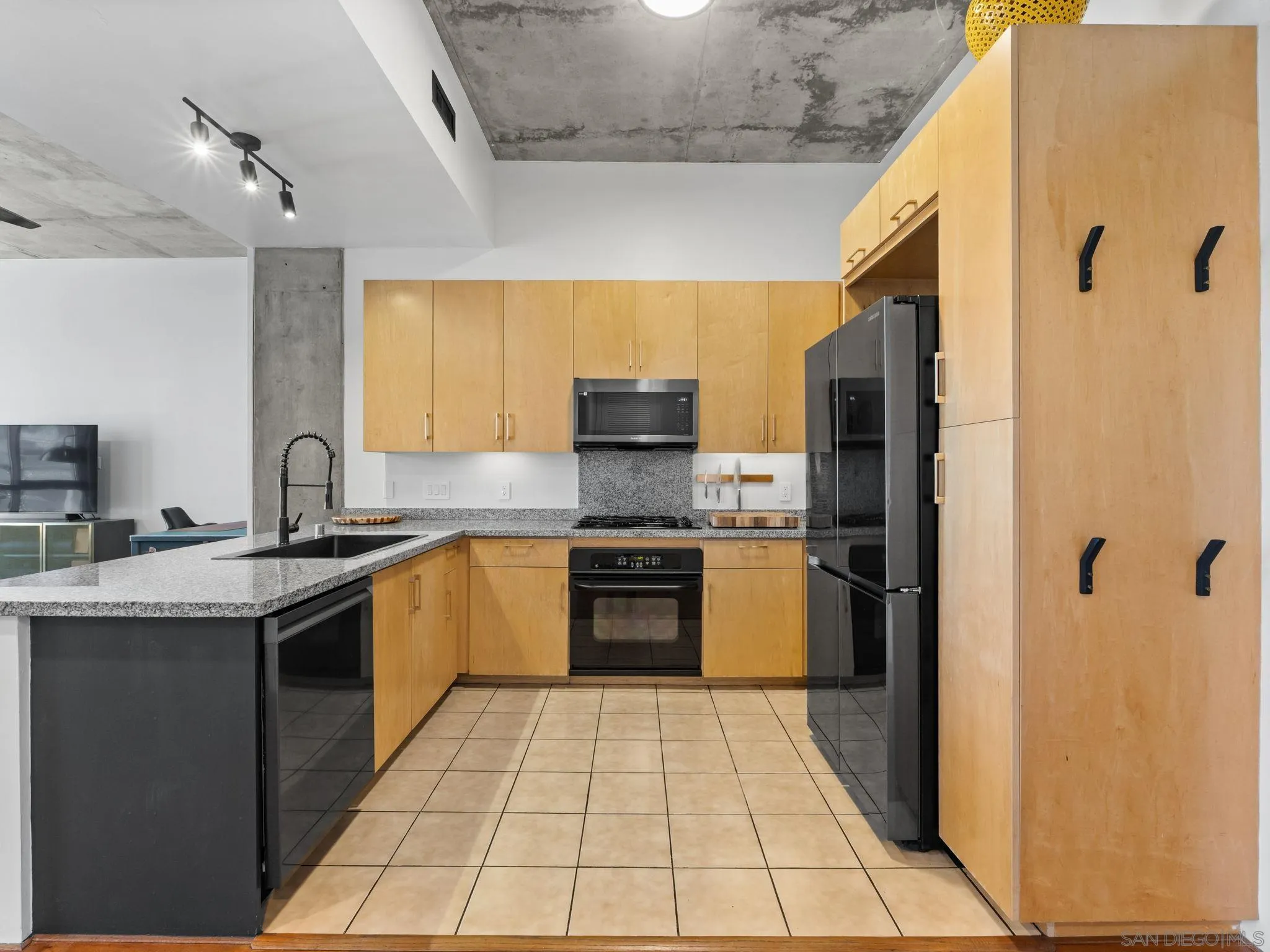 https://cdn.realtyfeed.com/cdn/127/260016388/c9c1dddbc631e0c3a0174e0f49e61c31.webp