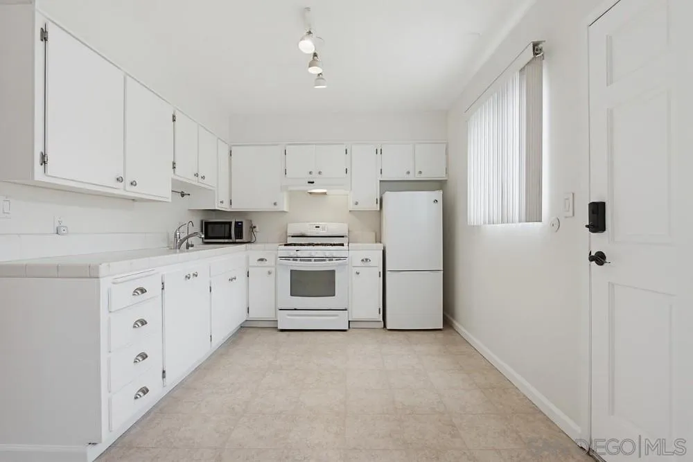 Photo #8: 260016390 Listing: Photo #8