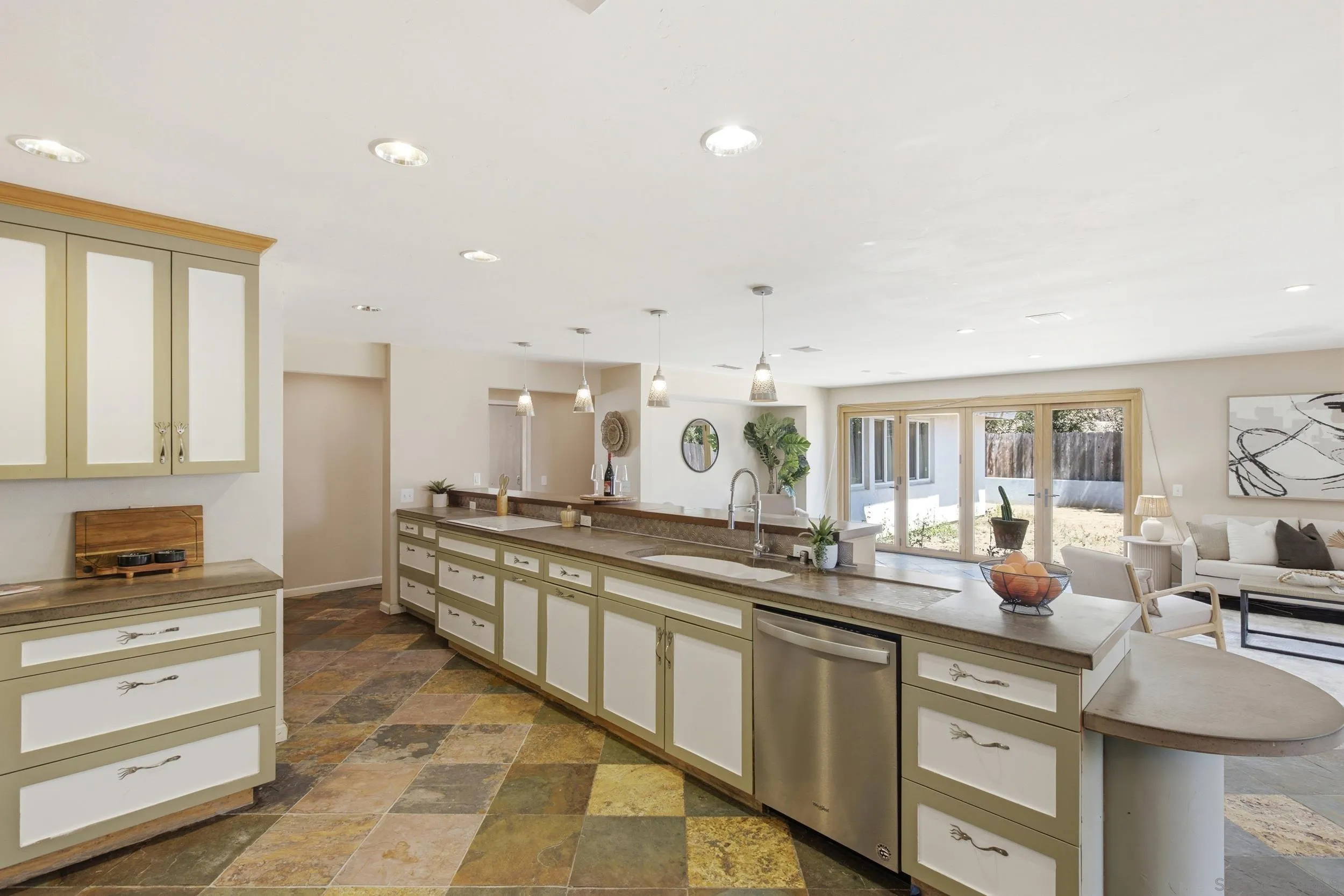 https://cdn.realtyfeed.com/cdn/127/260016393/0958b57b9622880b23adbffc14297f52.webp