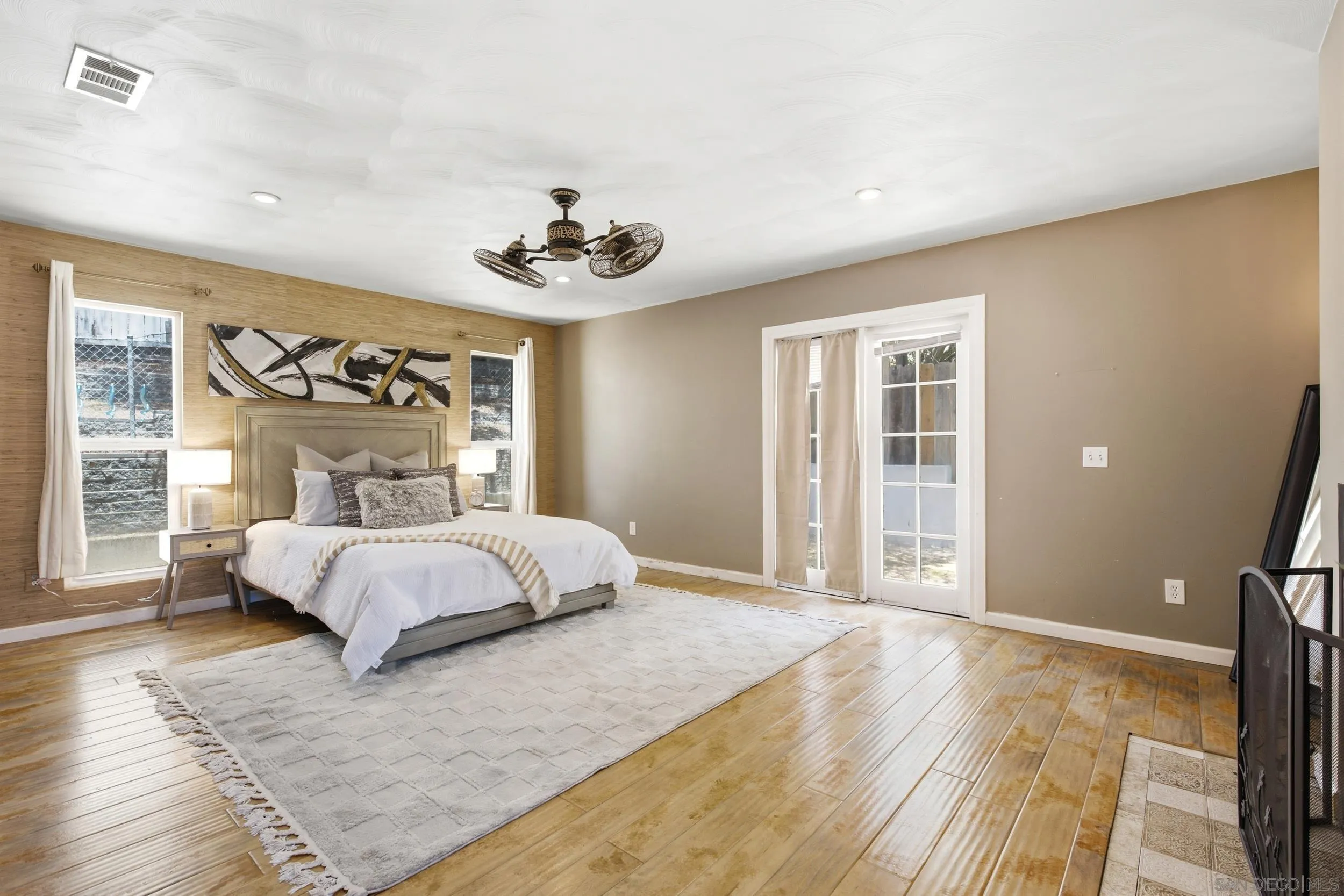 https://cdn.realtyfeed.com/cdn/127/260016393/53ea2fbf96a30c69174034aa4052dc42.webp