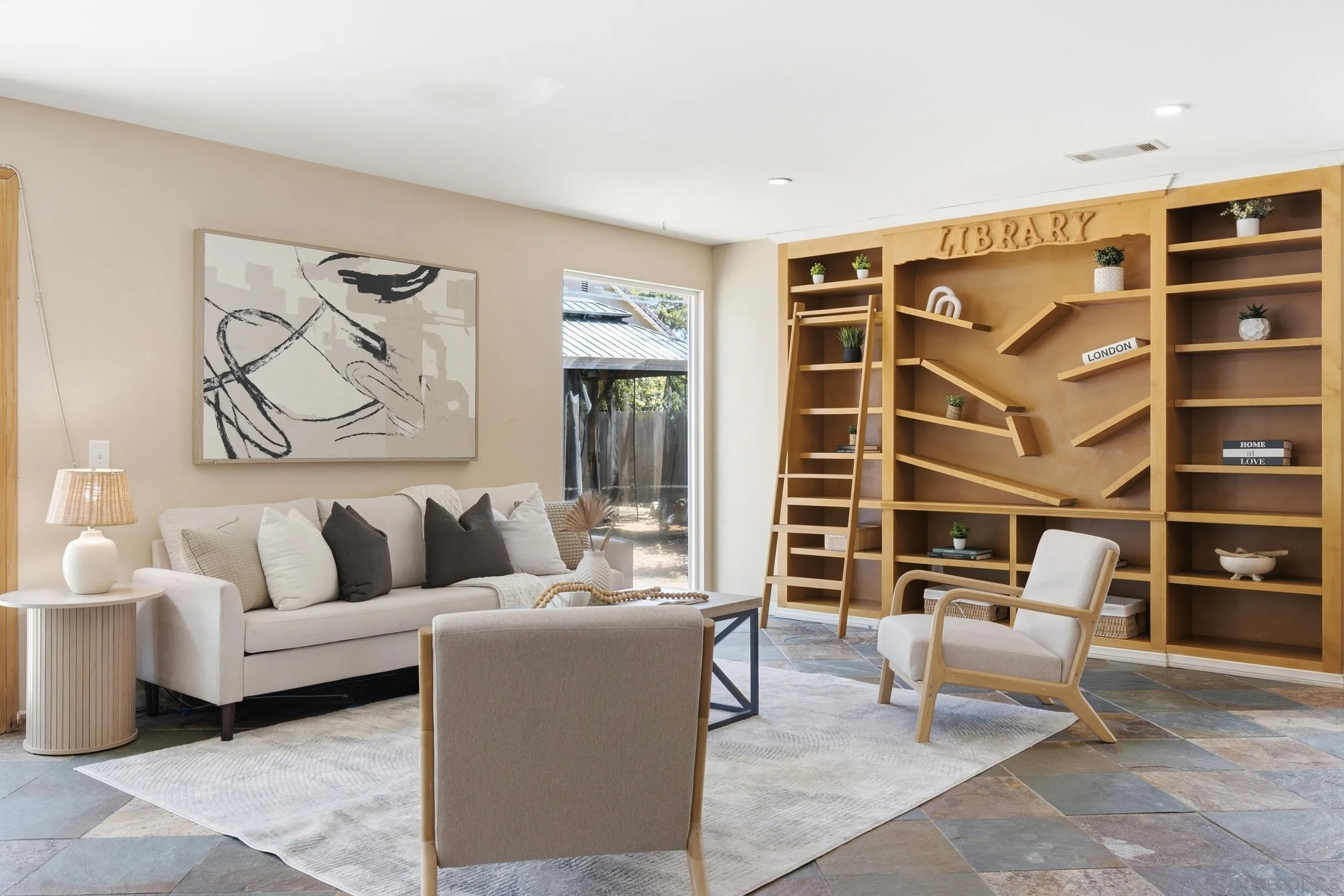 https://cdn.realtyfeed.com/cdn/127/260016393/5dd8aa3768d7b5150debf0dc539078dc.webp