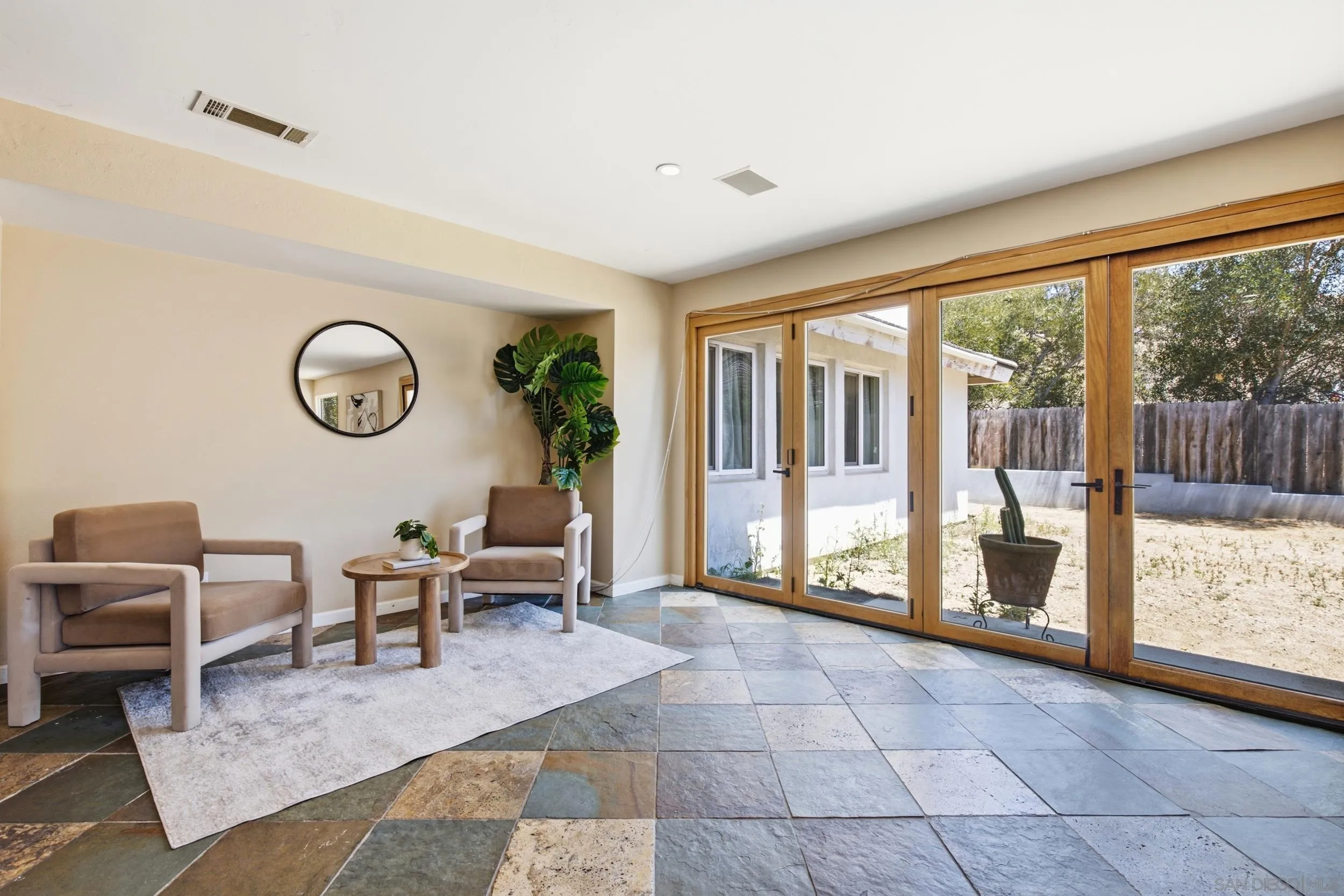 https://cdn.realtyfeed.com/cdn/127/260016393/a7c827c80a1b2b27b77a6b9b23664cc0.webp