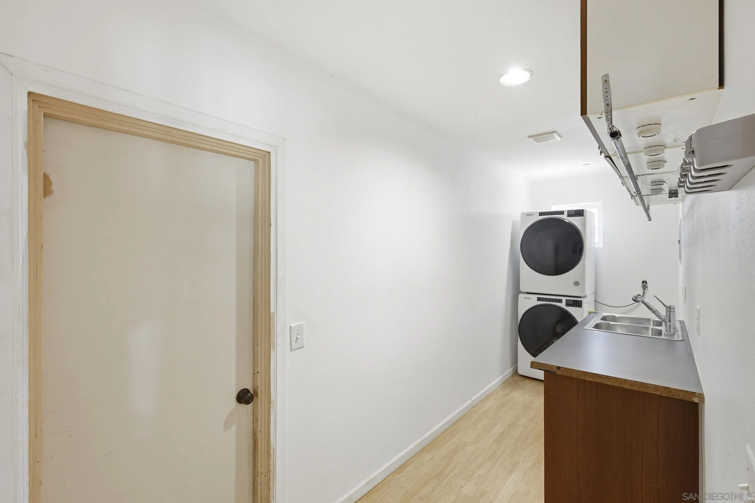 https://cdn.realtyfeed.com/cdn/127/260016393/caeb3b6486b9df60fbae8a4f96a21f73.webp