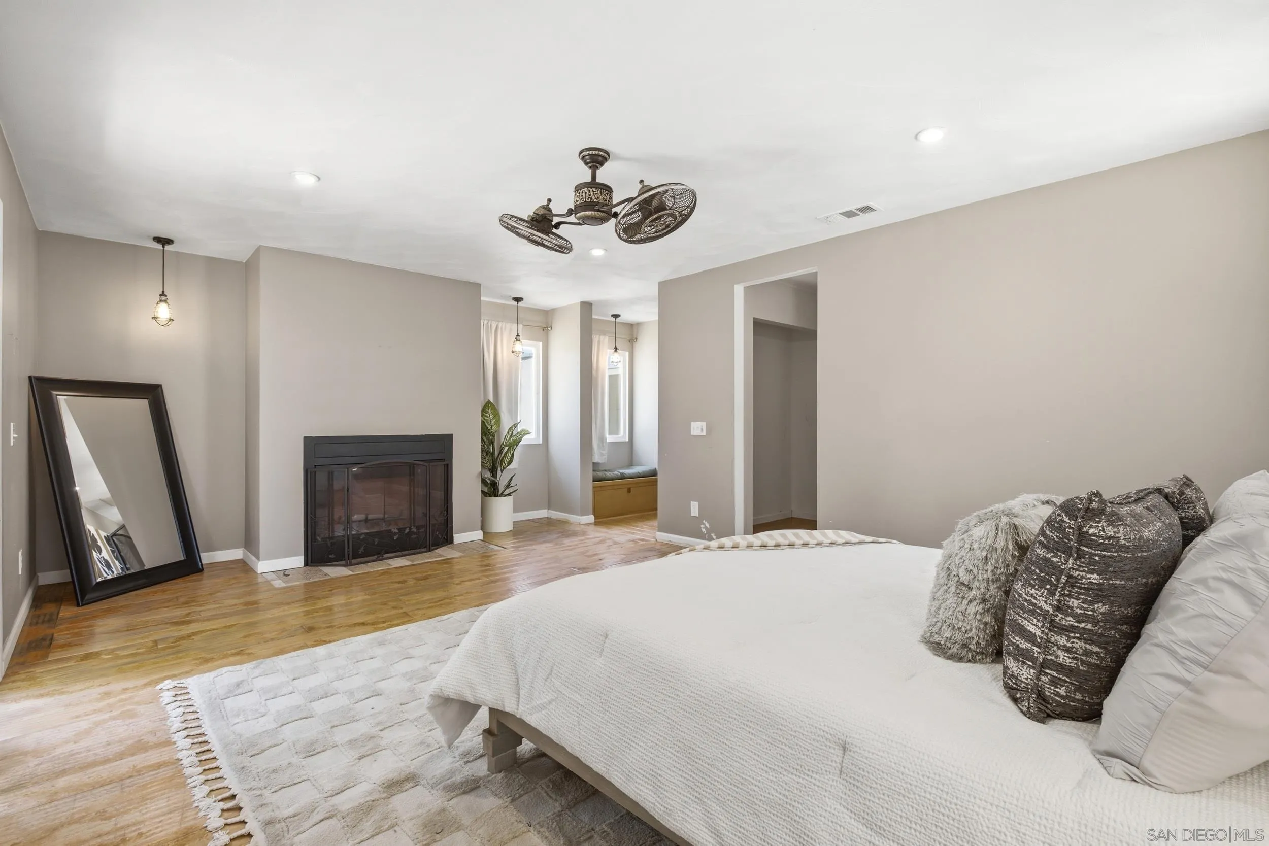 https://cdn.realtyfeed.com/cdn/127/260016393/ccbe54433c0b577ae4363efe8dd92c0b.webp