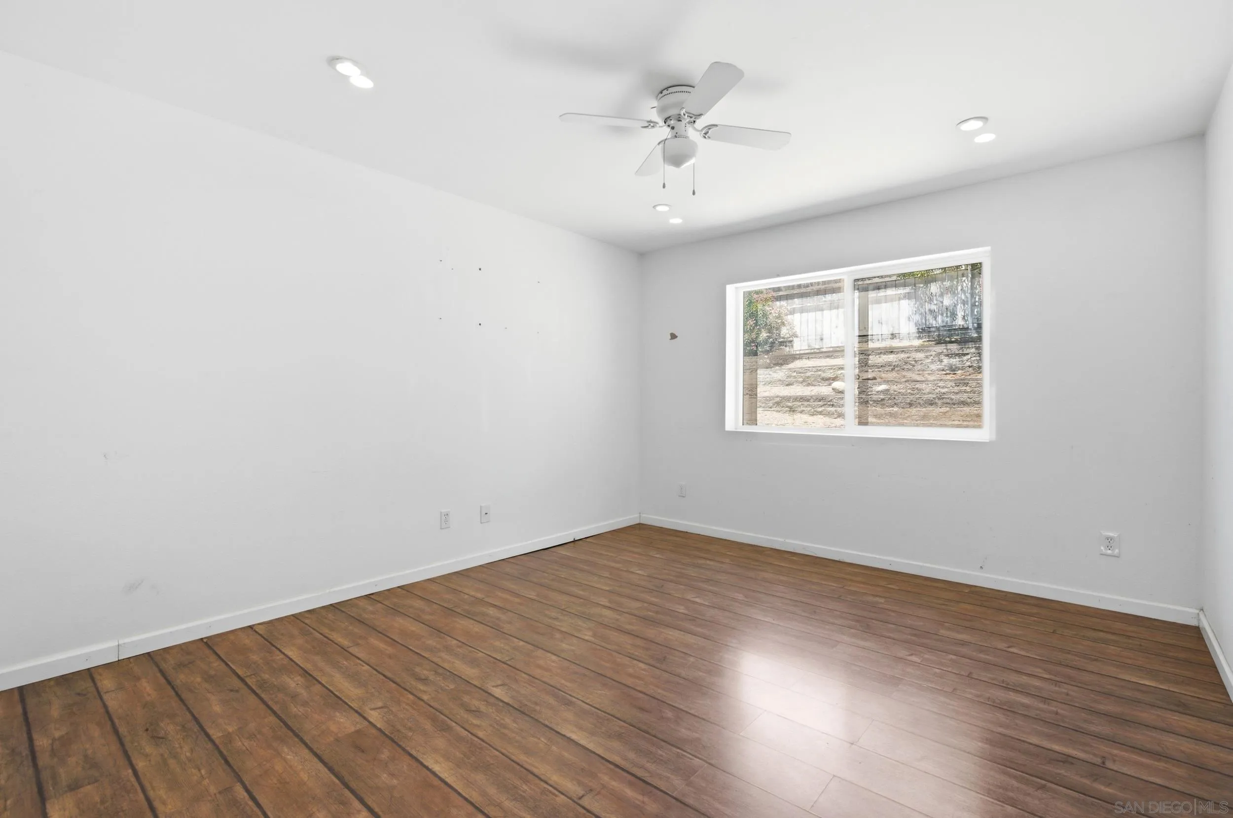 https://cdn.realtyfeed.com/cdn/127/260016393/d05dd1e16ef7e8bea9ee9437f370cee3.webp