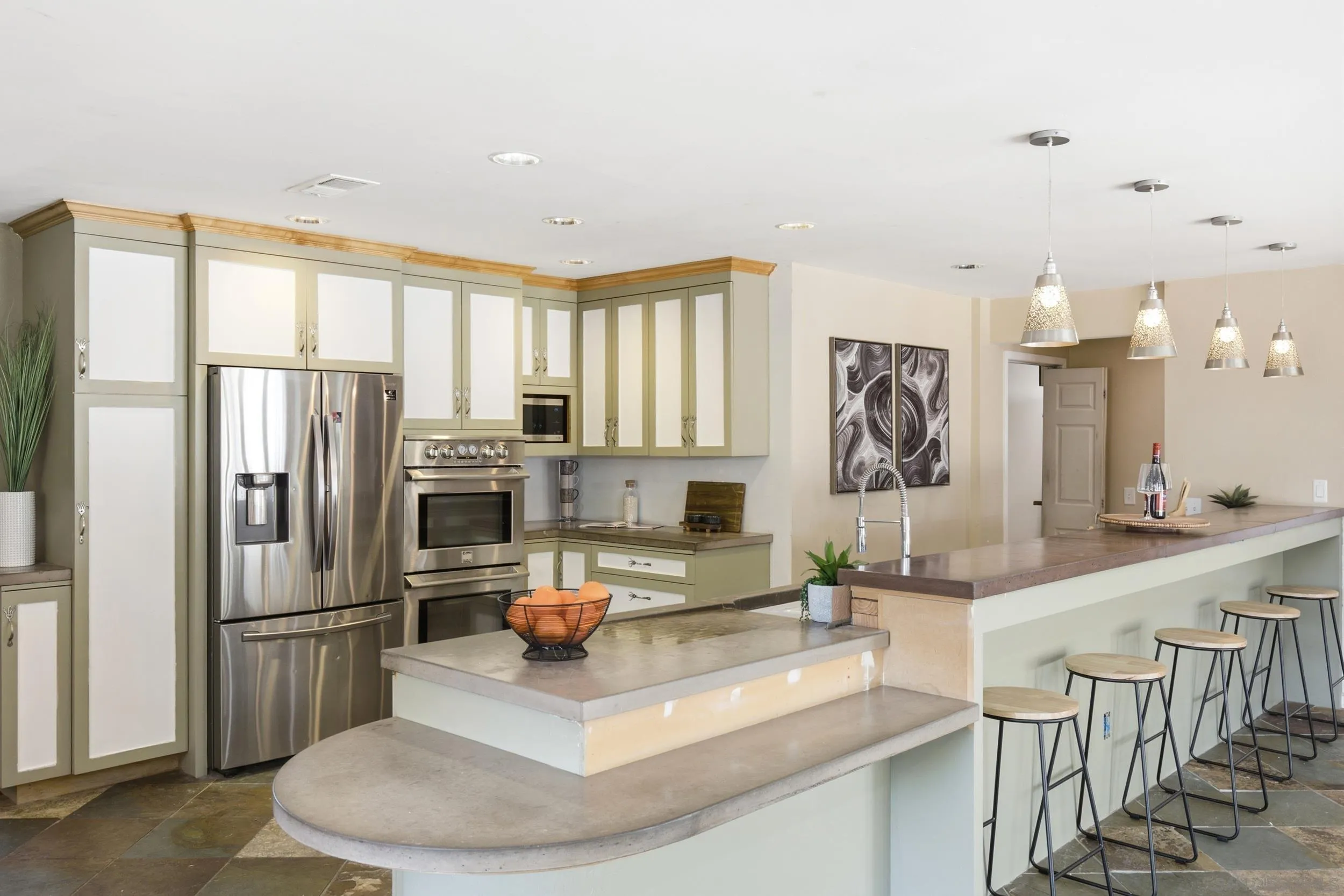https://cdn.realtyfeed.com/cdn/127/260016393/fe6a6c2e60279de00c49d2c443bd5105.webp
