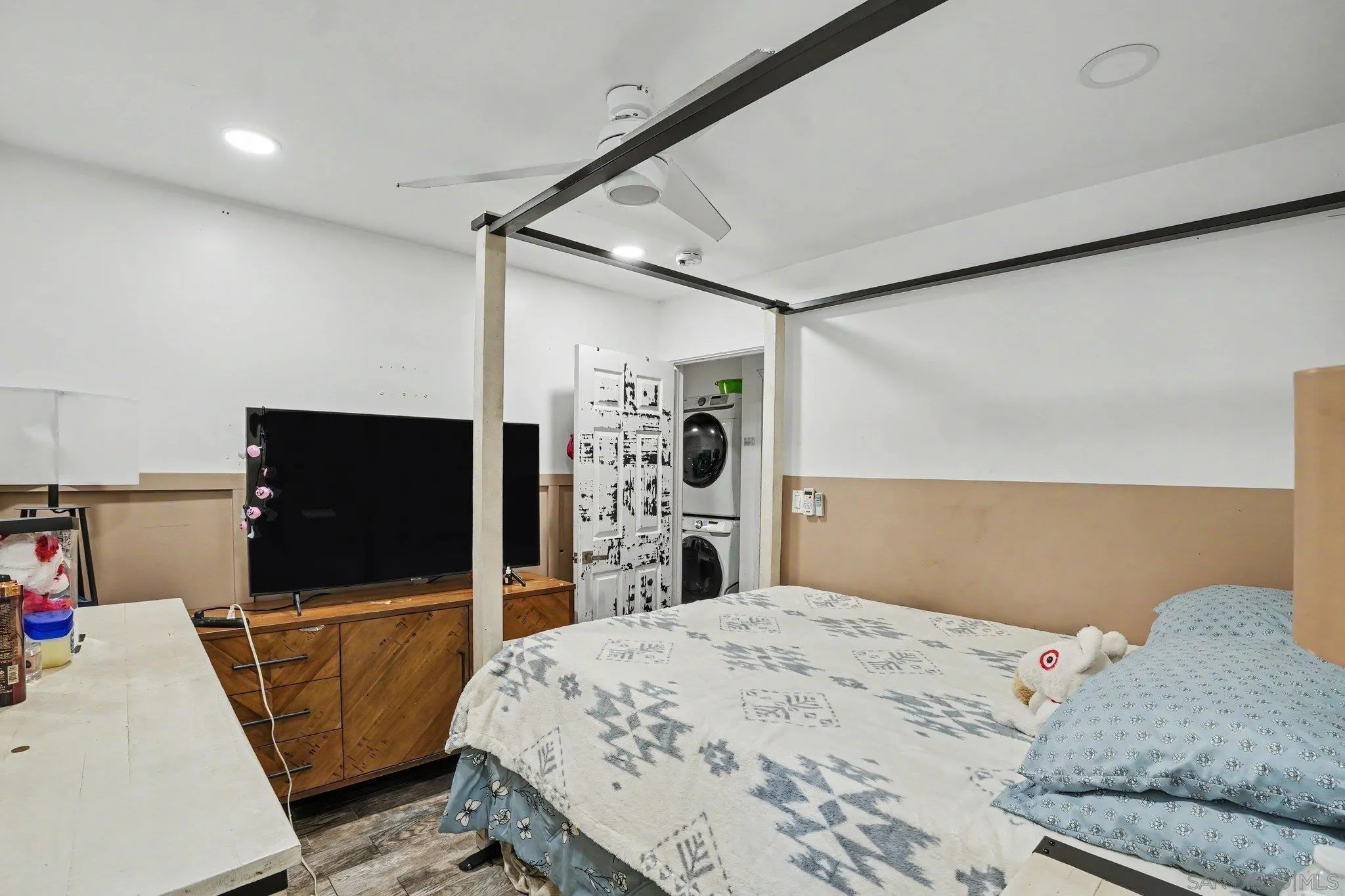 https://cdn.realtyfeed.com/cdn/127/260016398/bed92a2f2eec6ba943847bd1da002032.webp