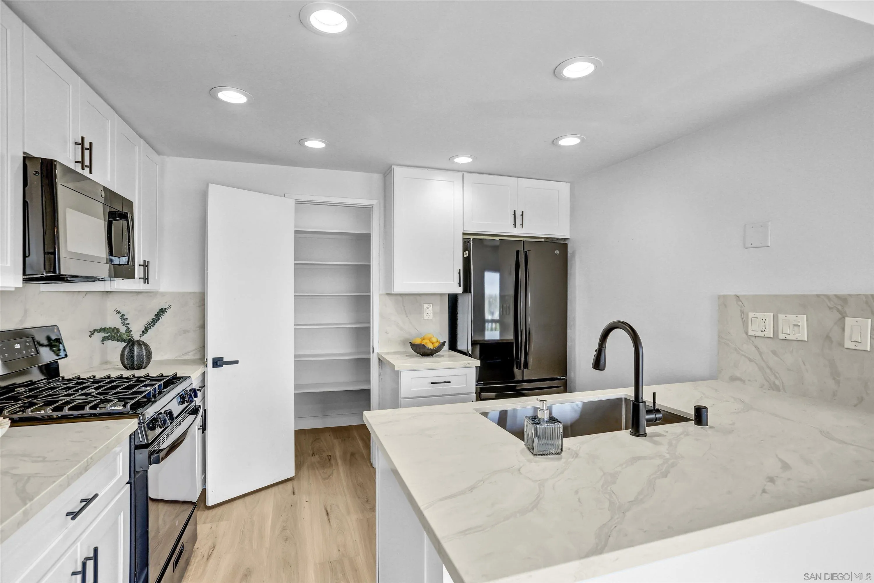 Photo #8: 260016402 Listing: Photo #8