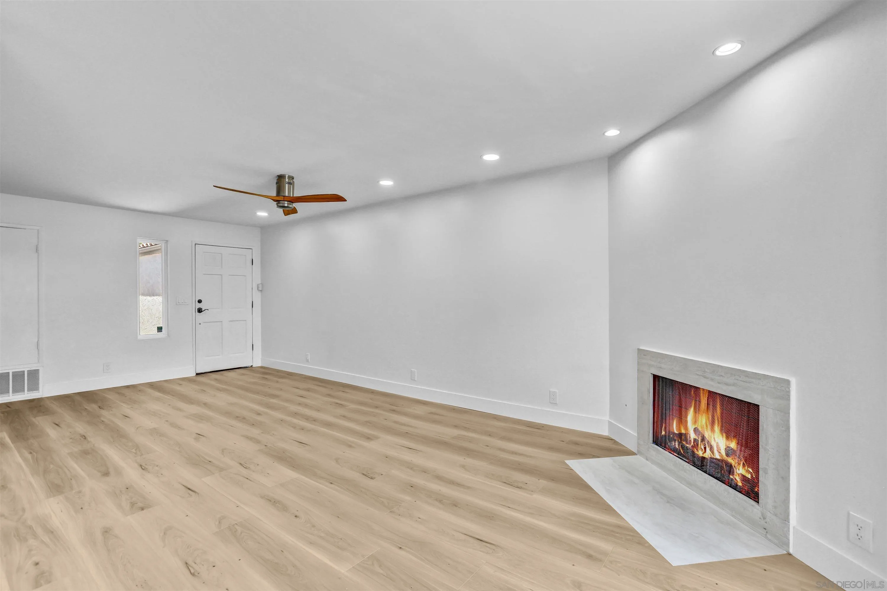 Photo #3: 260016402 Listing: Photo #3