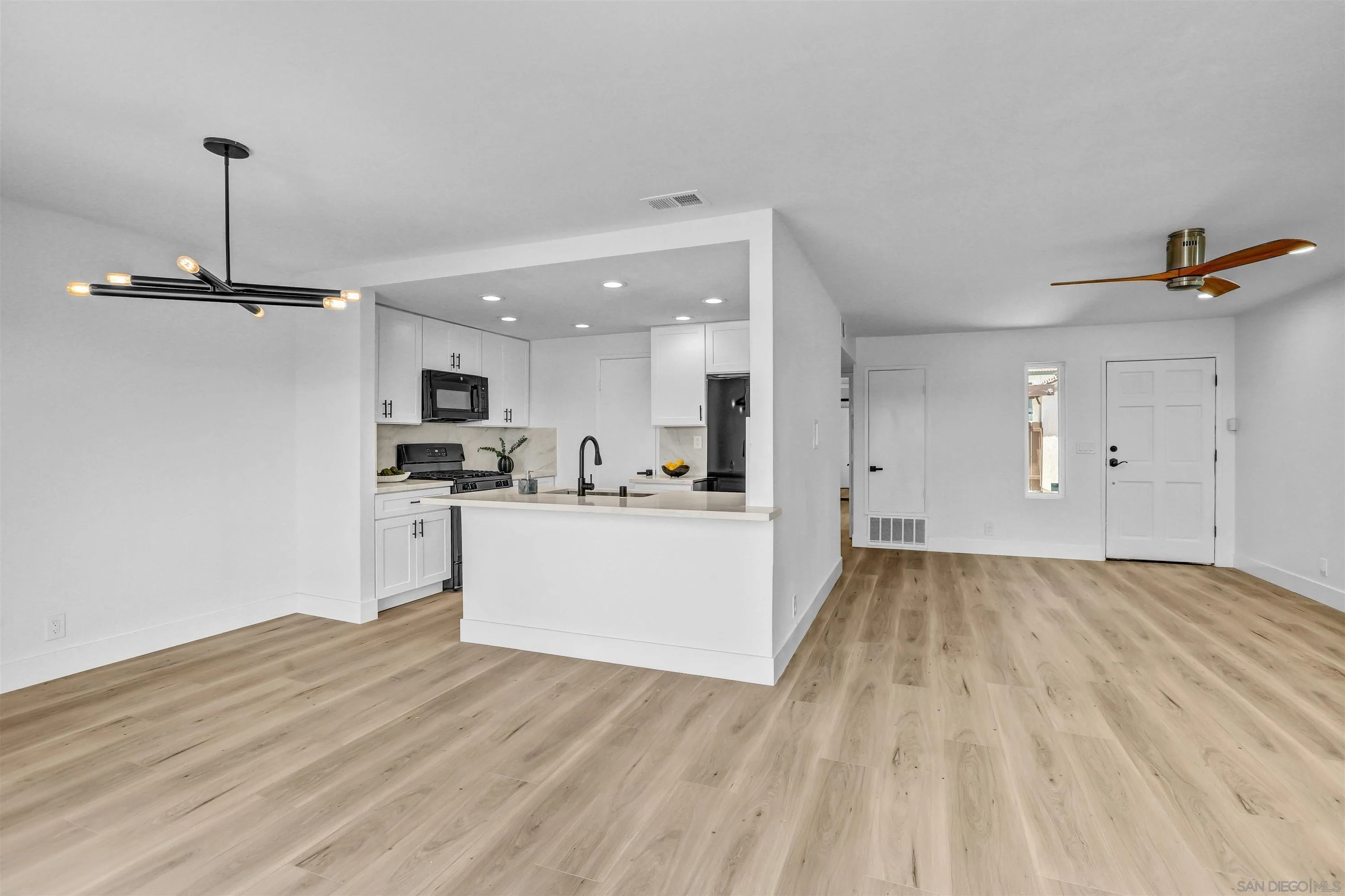 Photo #4: 260016402 Listing: Photo #4