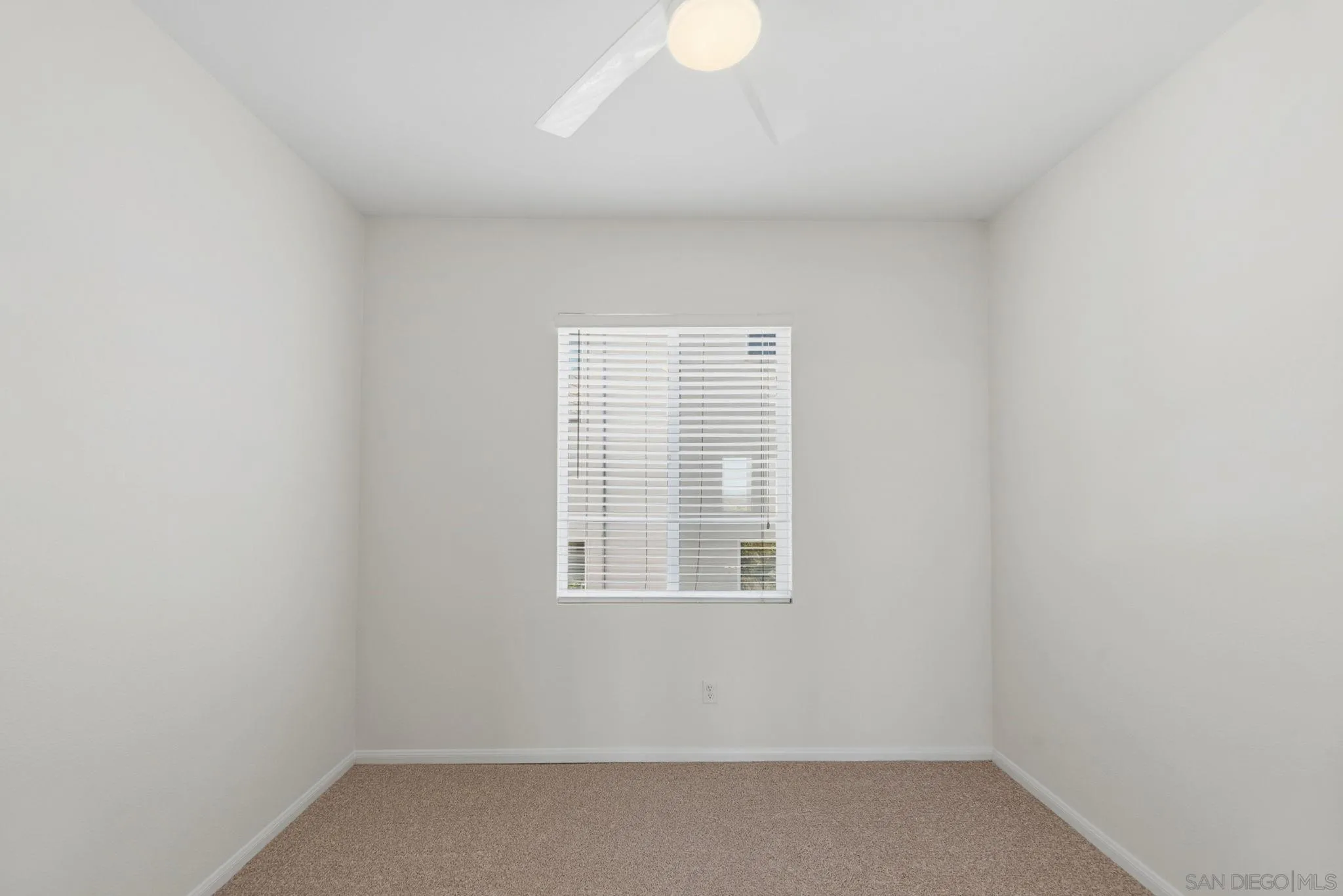 https://cdn.realtyfeed.com/cdn/127/260016405/0376a8217d84d8f61a7373fbf02abb1f.webp