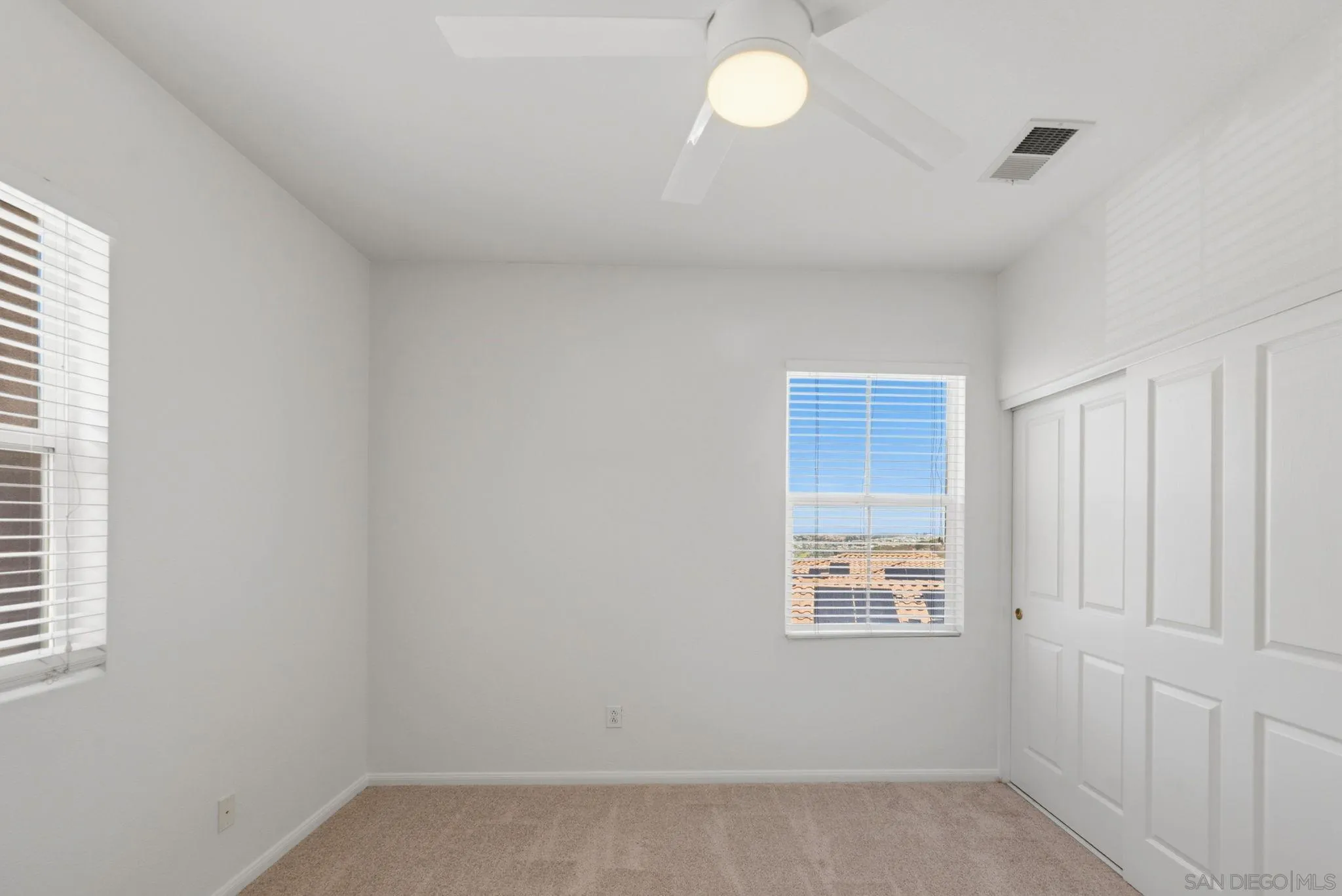 https://cdn.realtyfeed.com/cdn/127/260016405/1cb74f54bf0eb9522bf34d7d568aa0f5.webp