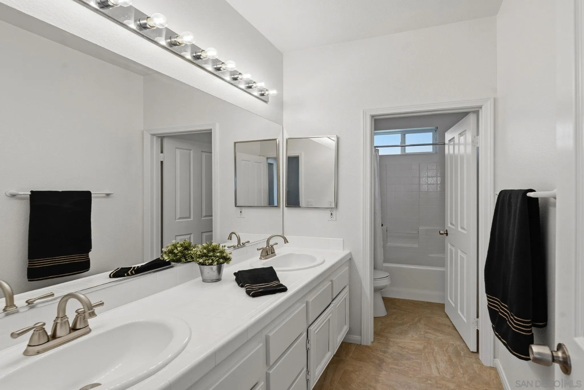 https://cdn.realtyfeed.com/cdn/127/260016405/c37278a6dd0070fe8357fb1a58e1dda7.webp