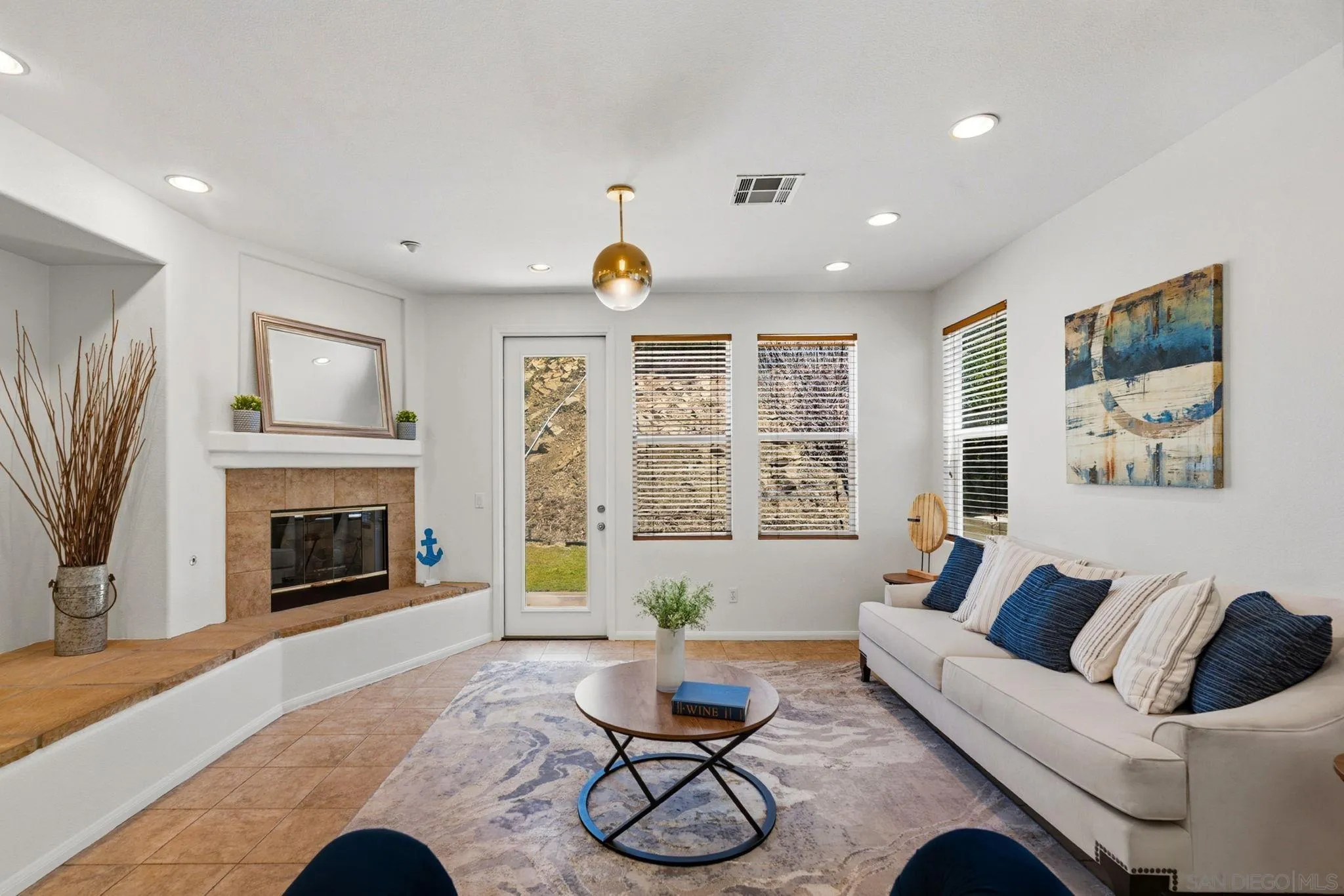 https://cdn.realtyfeed.com/cdn/127/260016405/f2dfebb959d561a4f279c6cafa72f047.webp