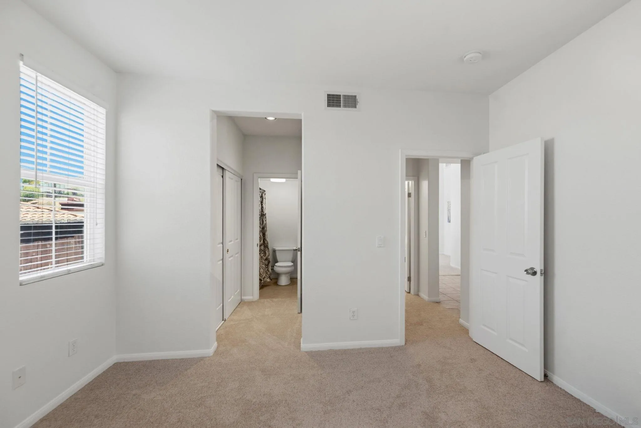 https://cdn.realtyfeed.com/cdn/127/260016405/fe71a287041e4fa4a0482a0d6522416e.webp