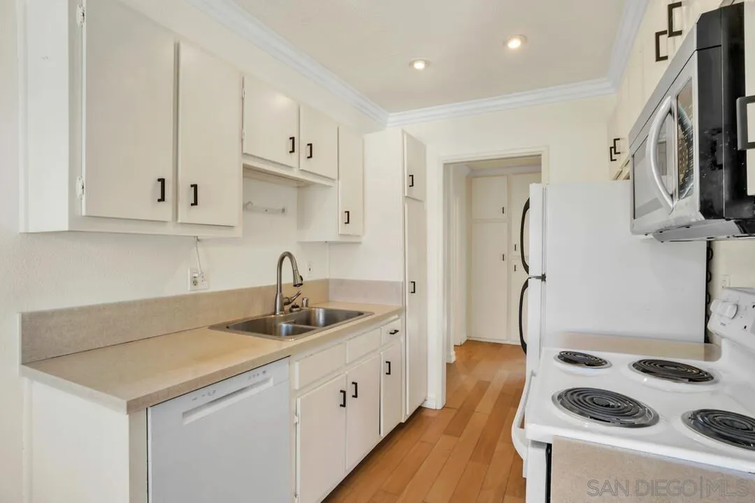 Photo #8: 260016412 Listing: Photo #8