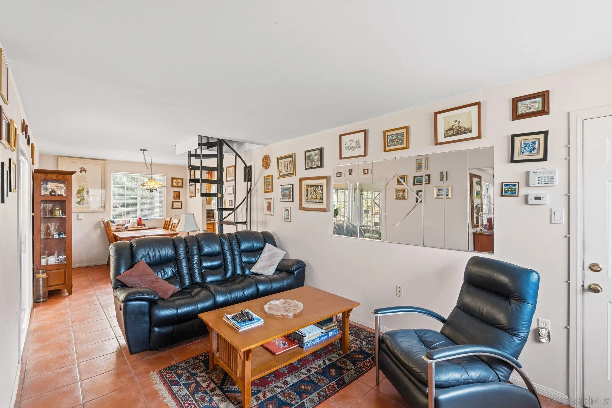 https://cdn.realtyfeed.com/cdn/127/260016416/2658e7a0b643d8759419cc64798cb756.webp