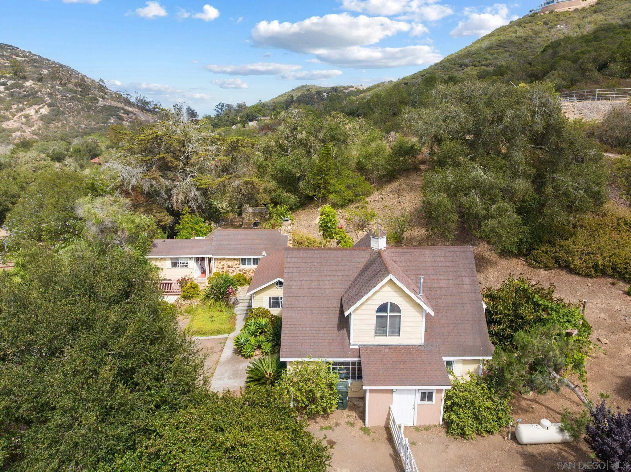https://cdn.realtyfeed.com/cdn/127/260016416/53d55162f71292df27bb72264b5fc892.webp