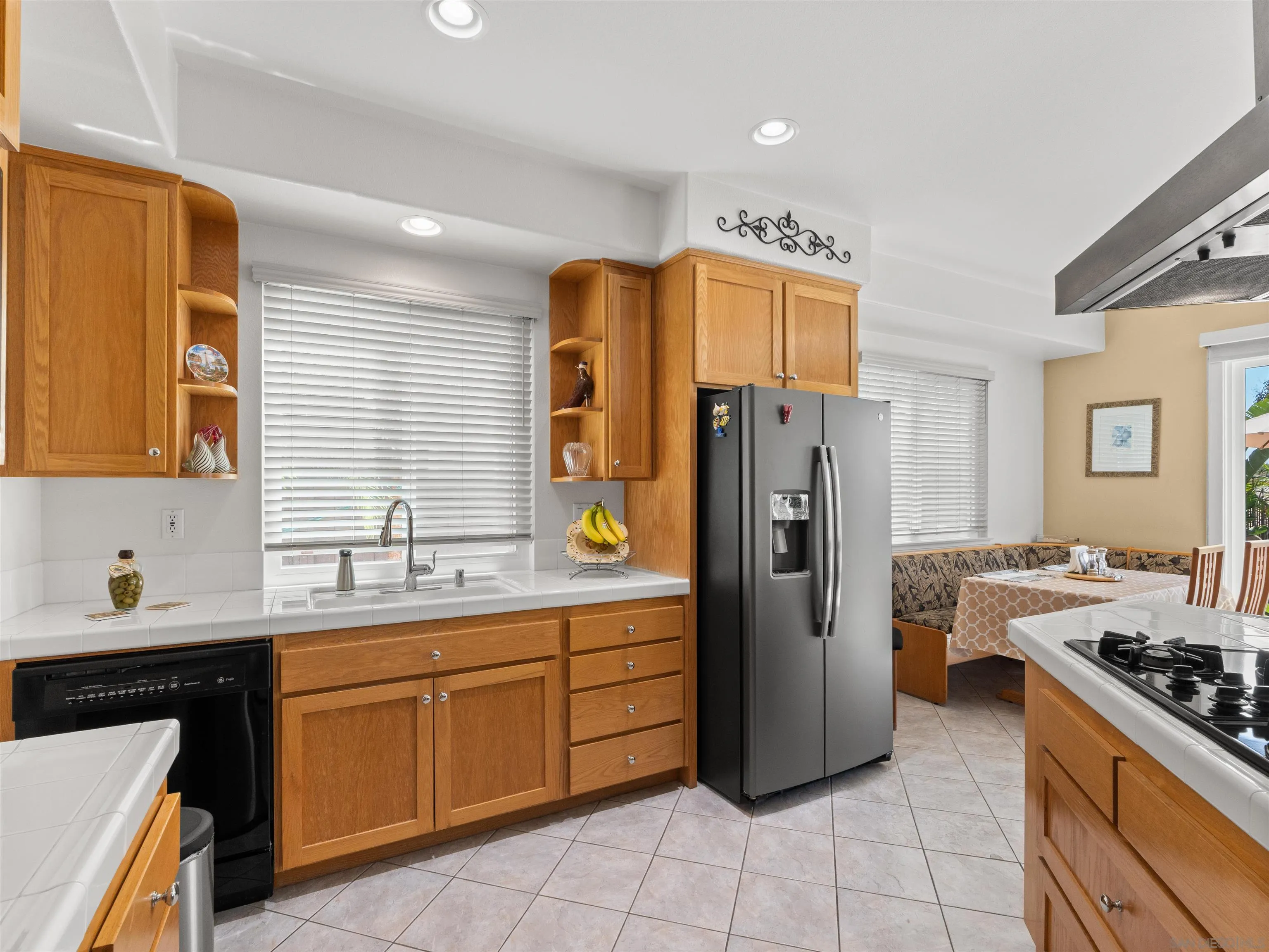 https://cdn.realtyfeed.com/cdn/127/260016429/11a7d7e4e72a79daf3cadbf271ddaf02.webp