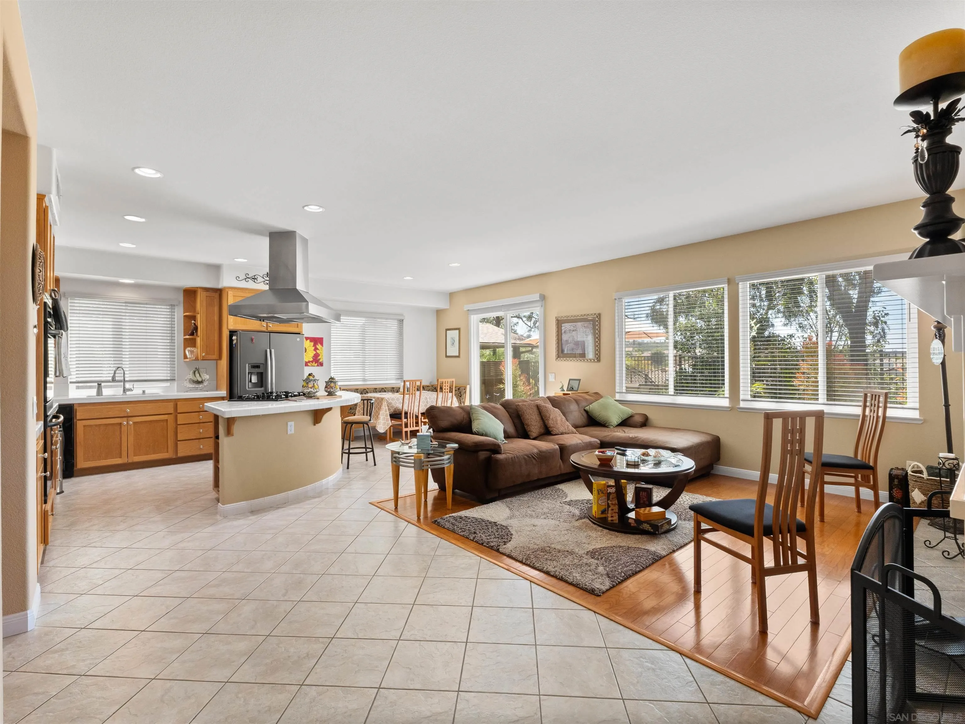 https://cdn.realtyfeed.com/cdn/127/260016429/12eef20c9ac5cce929f19dc2e0e5c1c8.webp