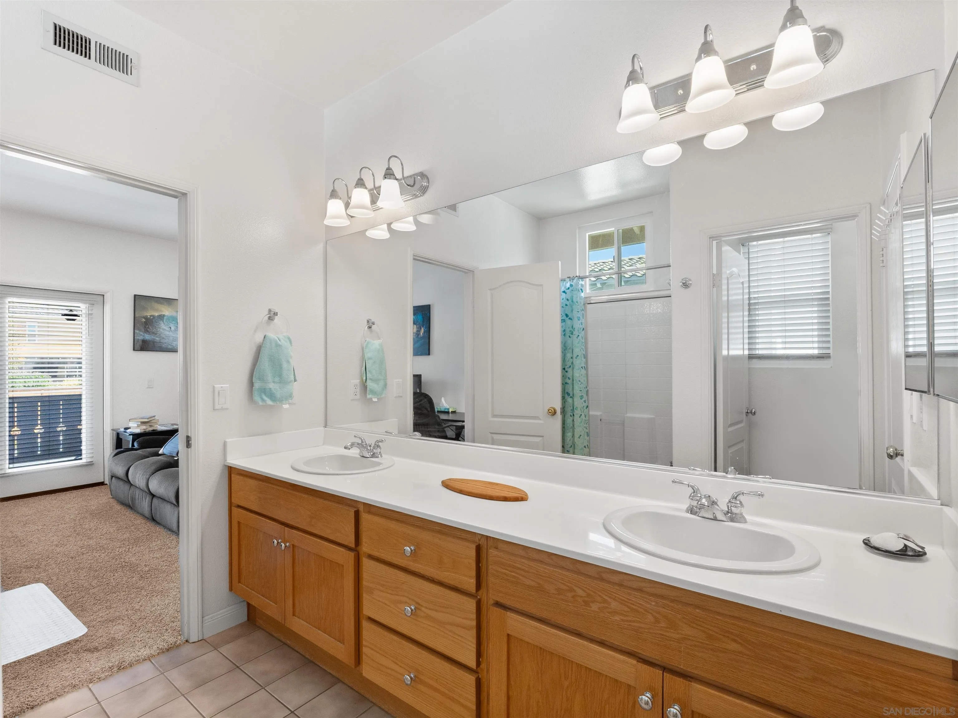 https://cdn.realtyfeed.com/cdn/127/260016429/48bf2f305ba5e6c10f59ed0208eed407.webp
