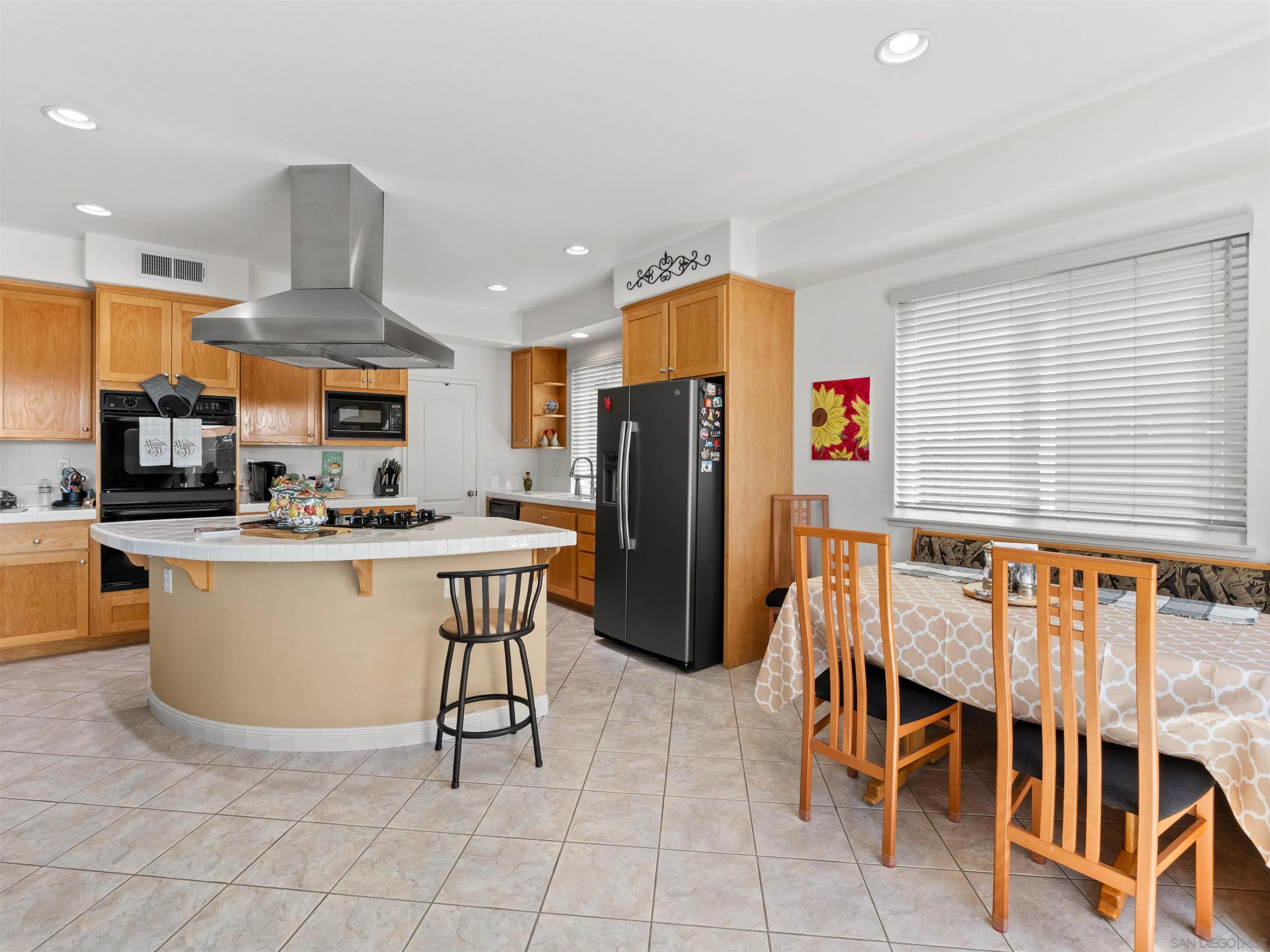 https://cdn.realtyfeed.com/cdn/127/260016429/6720f38c9a211e8cac204b250b1ab835.webp