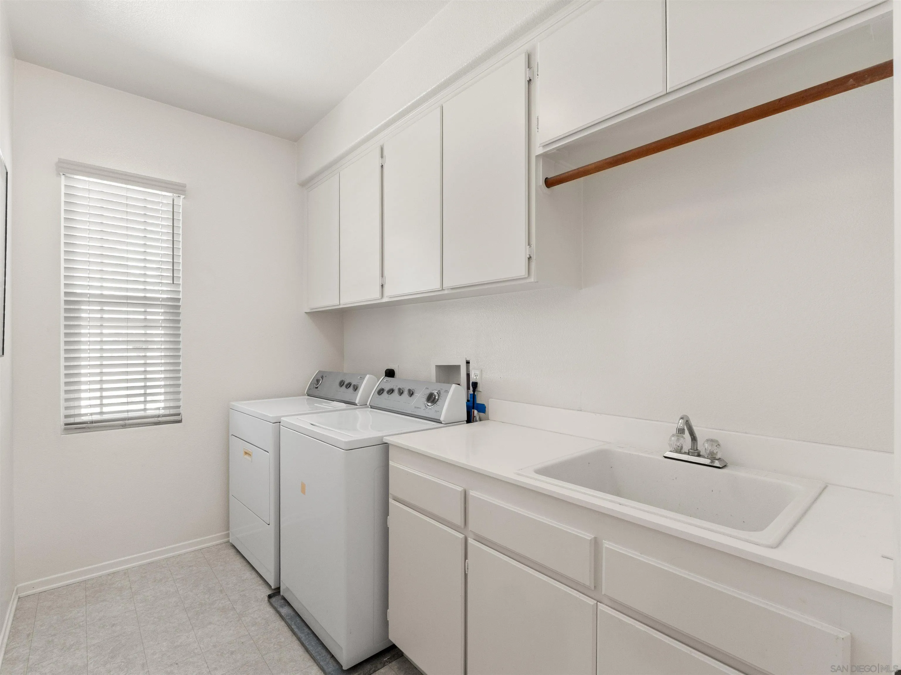 https://cdn.realtyfeed.com/cdn/127/260016429/d6ebcbaccb9c1bff3da2bb69a3cbc020.webp