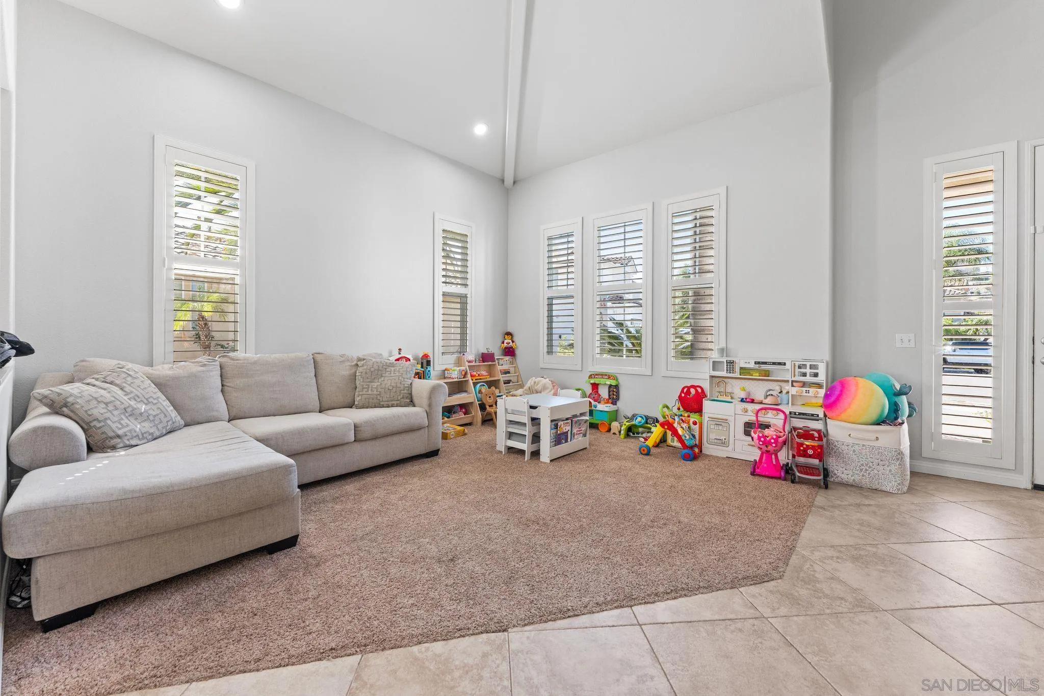 https://cdn.realtyfeed.com/cdn/127/260016431/5961528bdea6fc4b5b91ba4ff650f534.webp