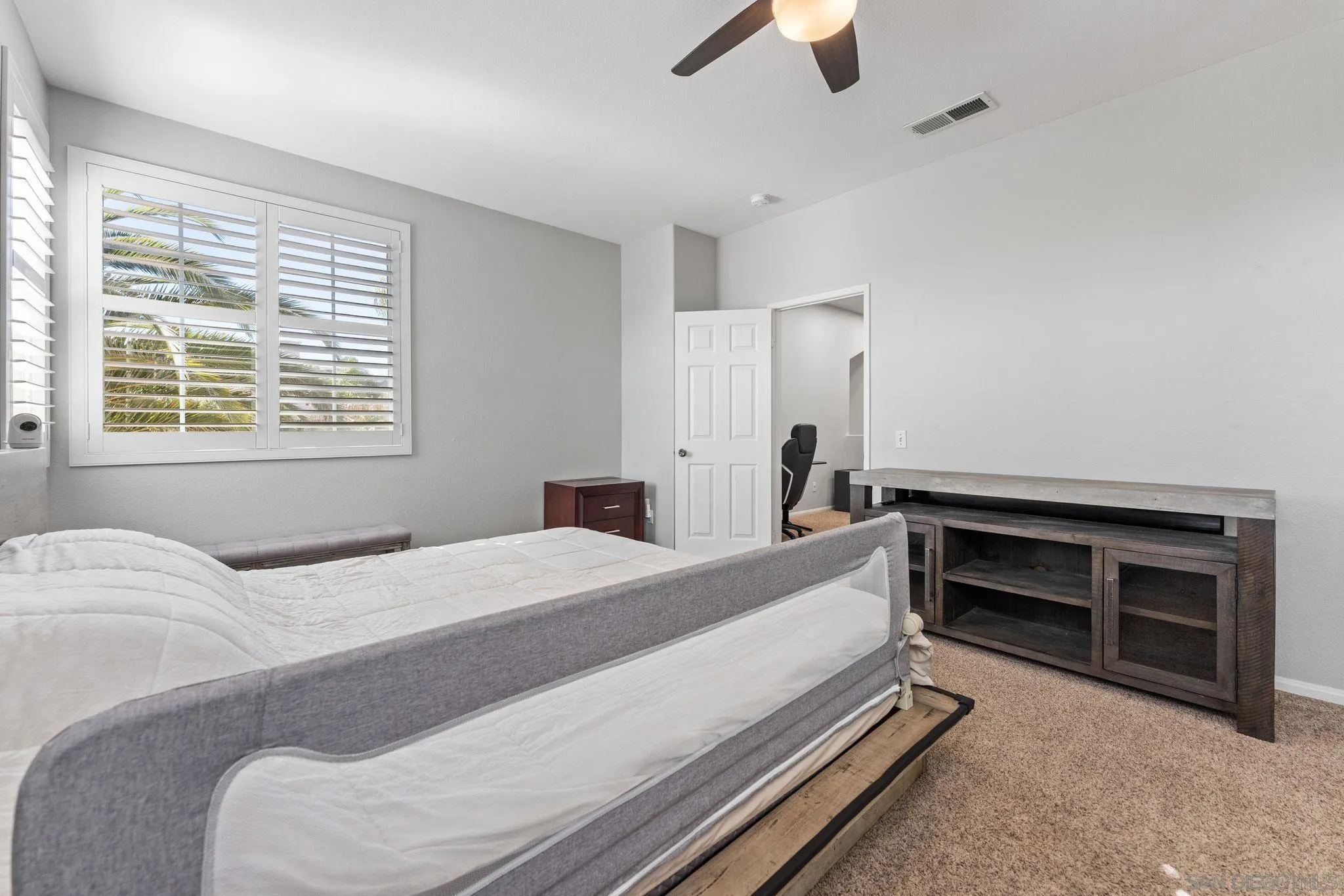 https://cdn.realtyfeed.com/cdn/127/260016431/b69d541ad0a435f4359bc8978c8b92da.webp