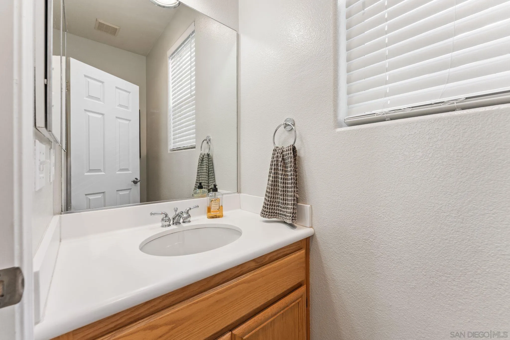 https://cdn.realtyfeed.com/cdn/127/260016431/d411f578dc01367f9a91880ecff0a91c.webp