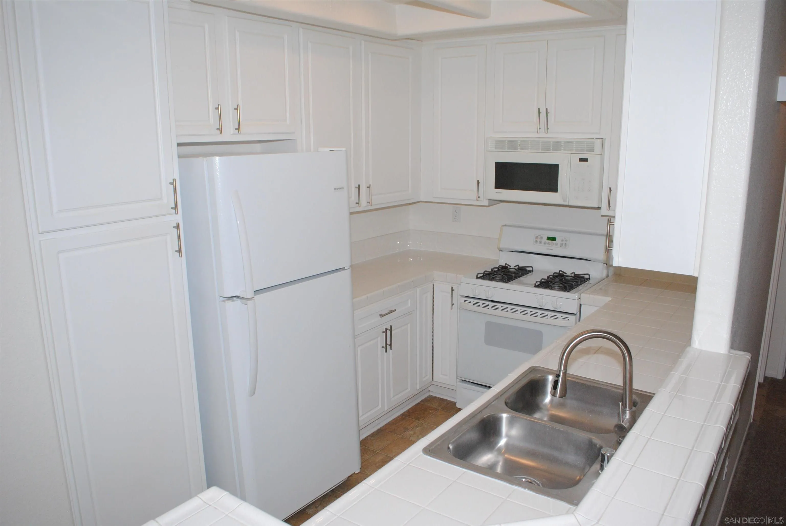 Photo #5: 260016433 Listing: Photo #5