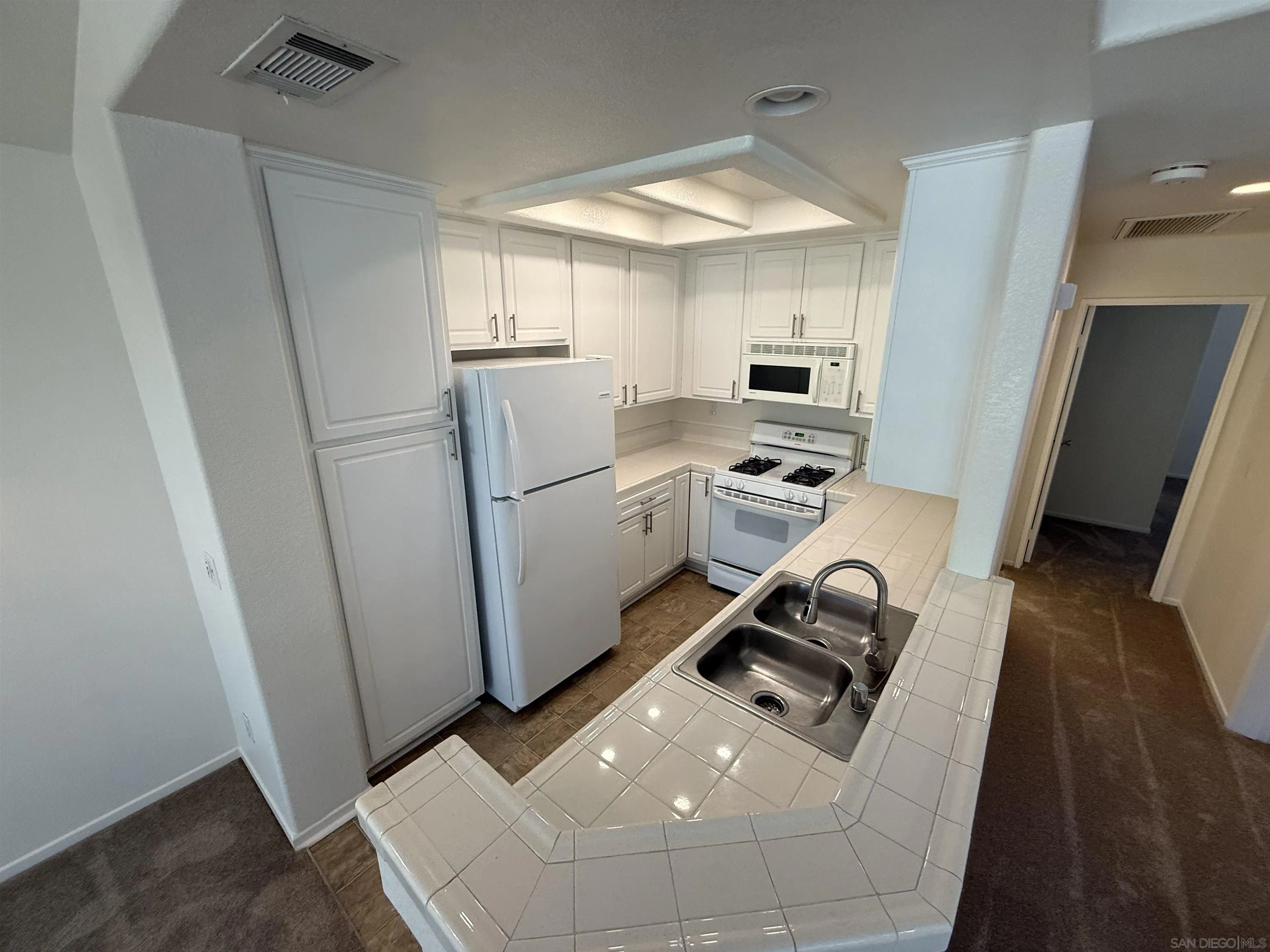 Photo #3: 260016433 Listing: Photo #3