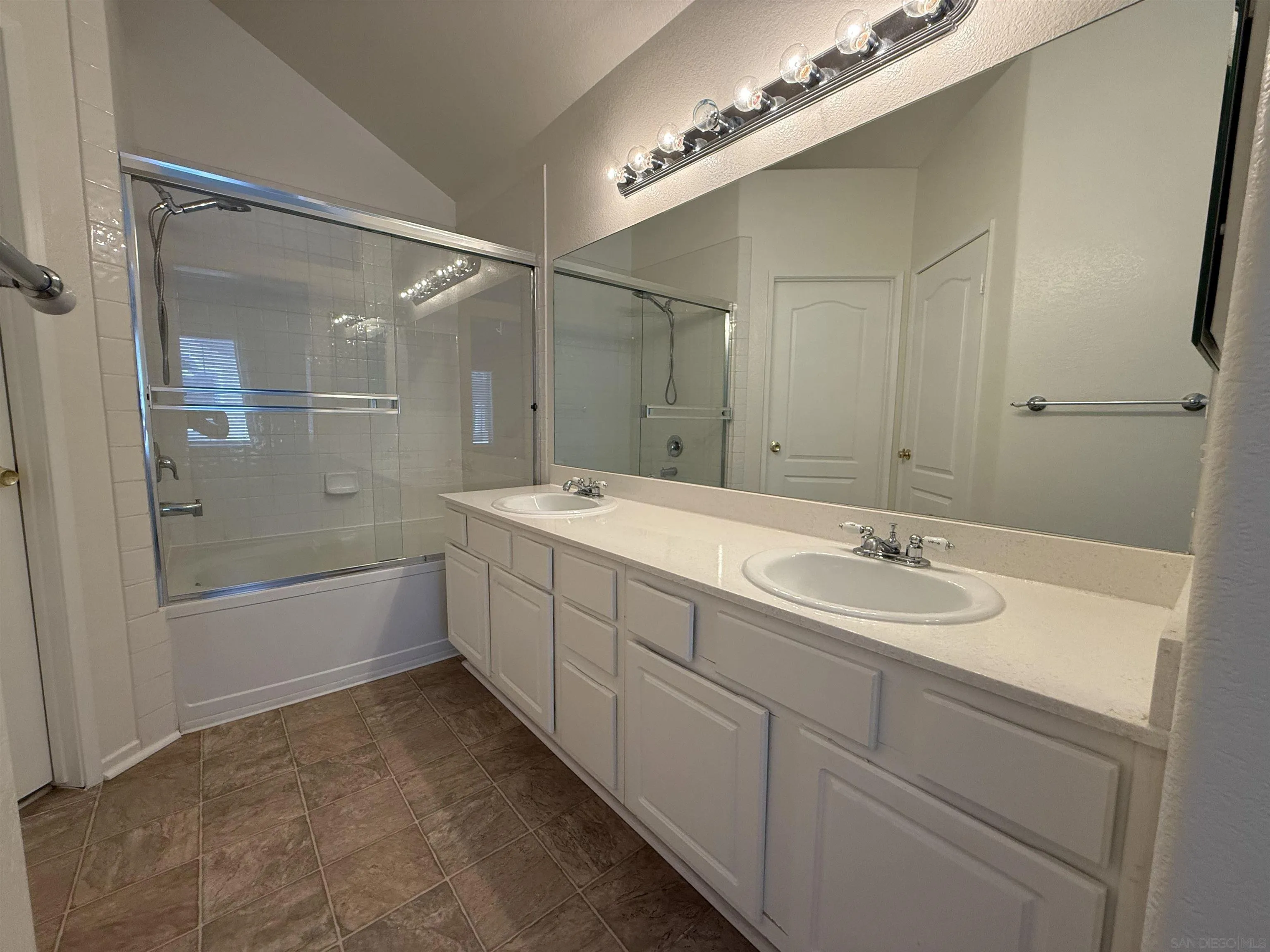 Photo #15: 260016433 Listing: Photo #15