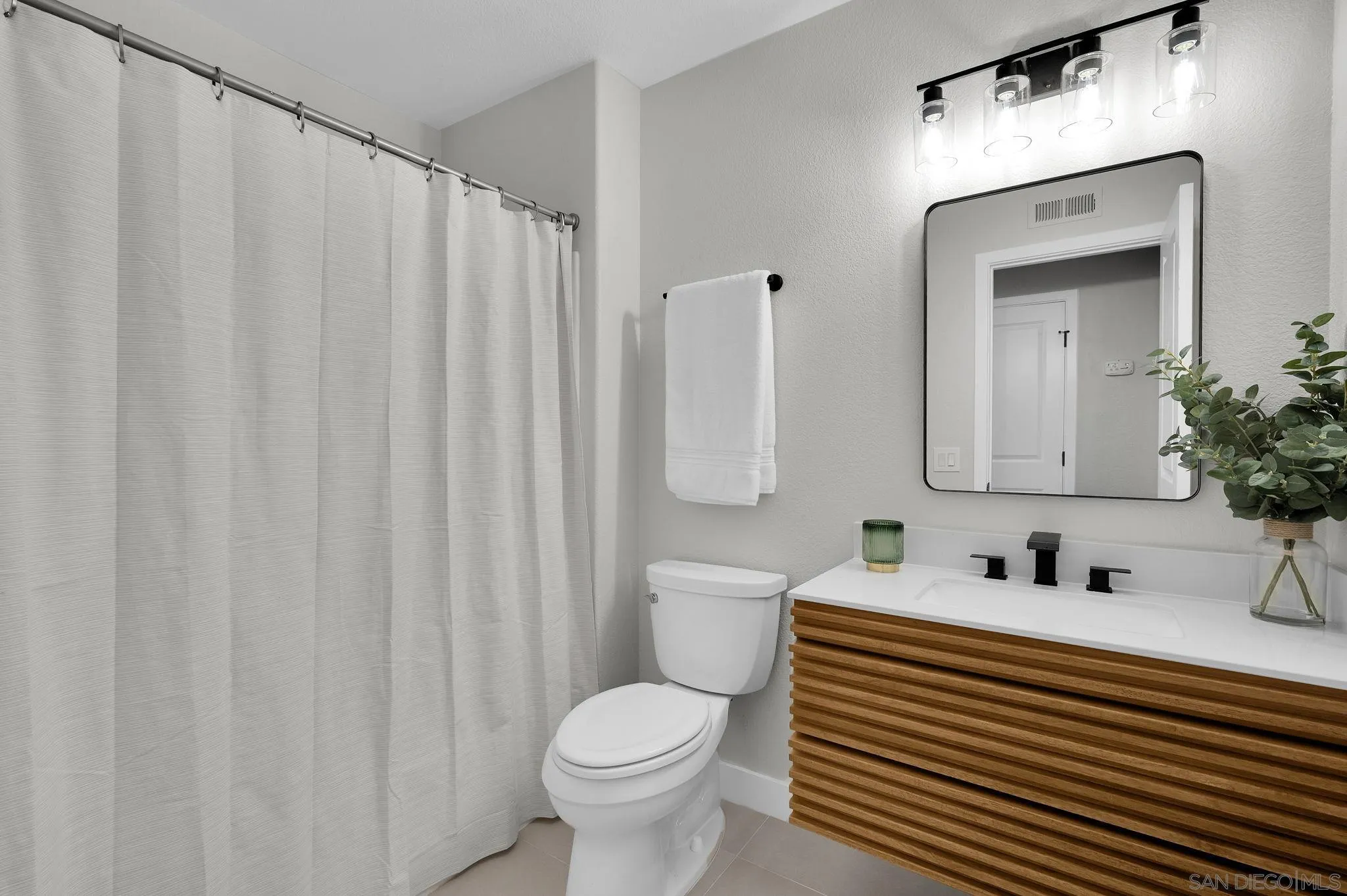 Photo #6: 260016437 Listing: Photo #6