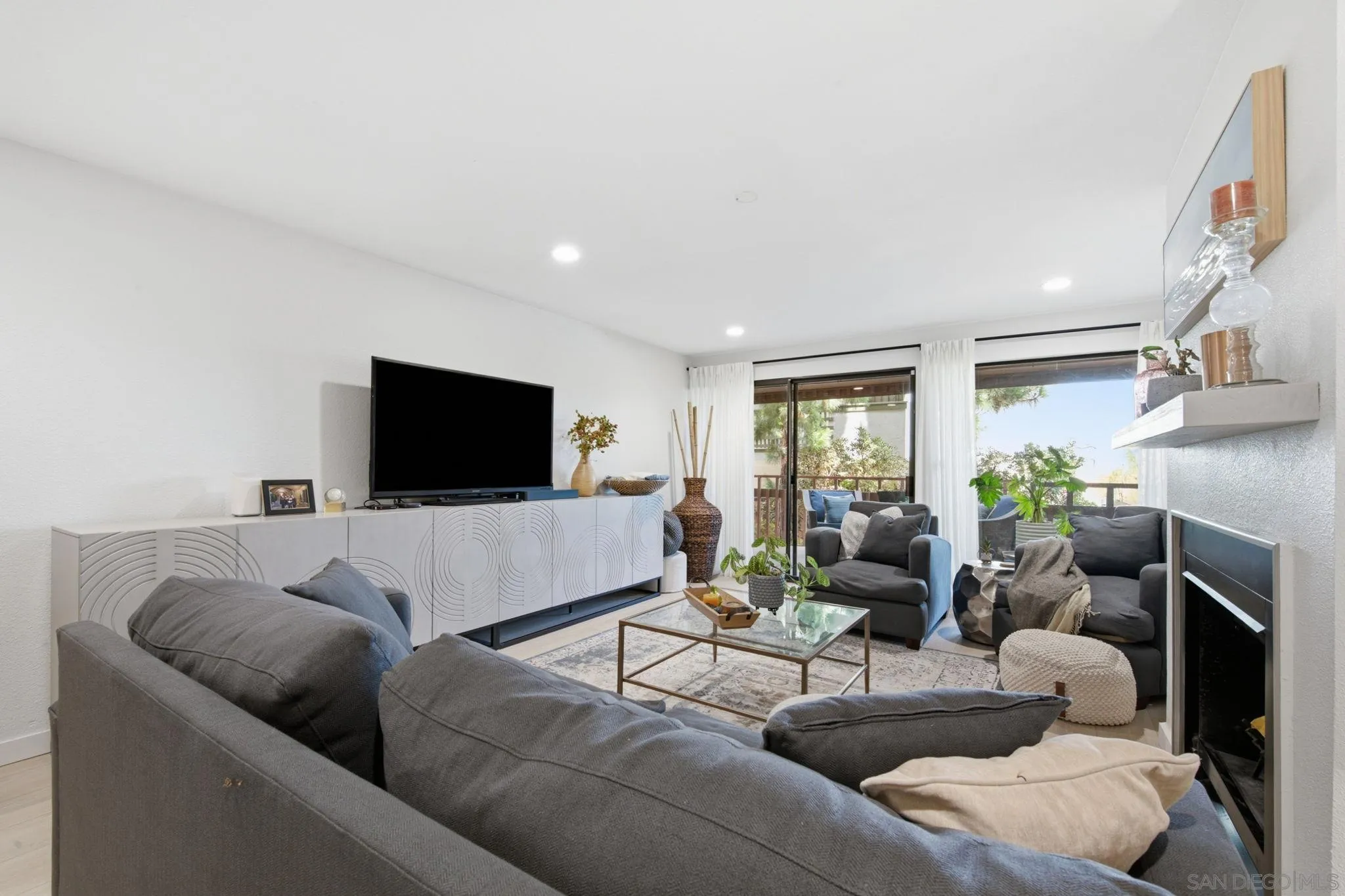 Photo #3: 260016438 Listing: Photo #3