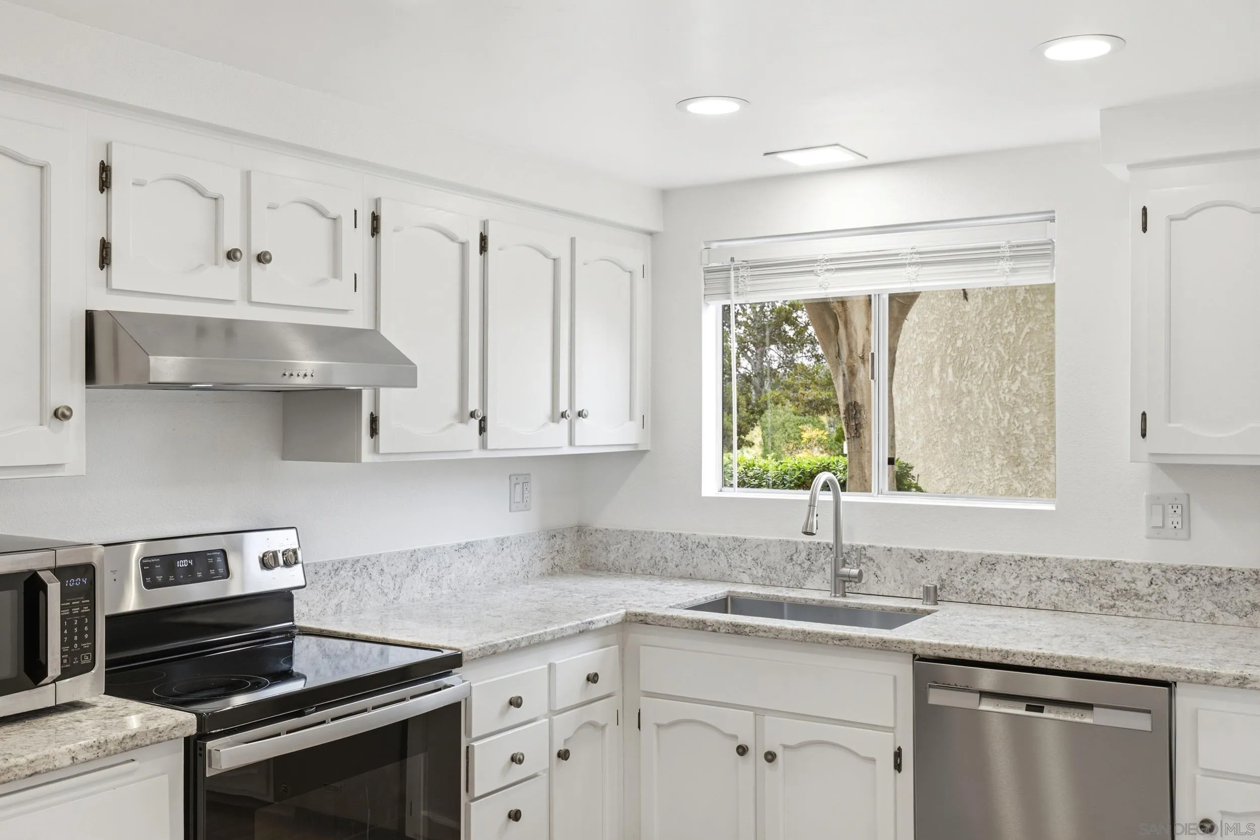 https://cdn.realtyfeed.com/cdn/127/260016441/559437ea9e0f57e278324d1ef89b8db9.webp