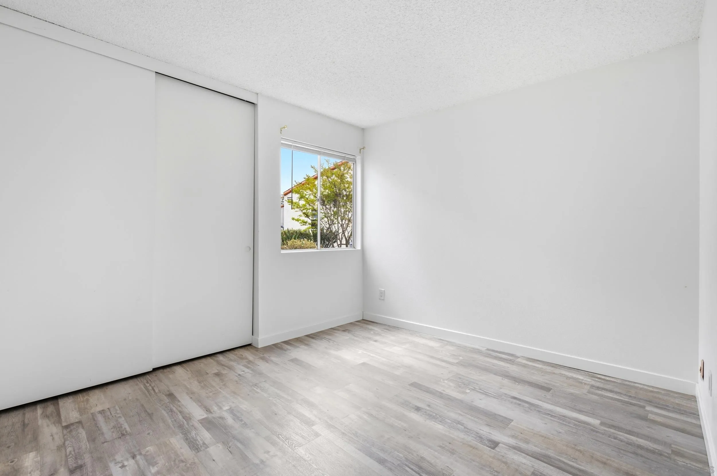 https://cdn.realtyfeed.com/cdn/127/260016441/c1946399fda8dd0e5e4e783f5e111b72.webp