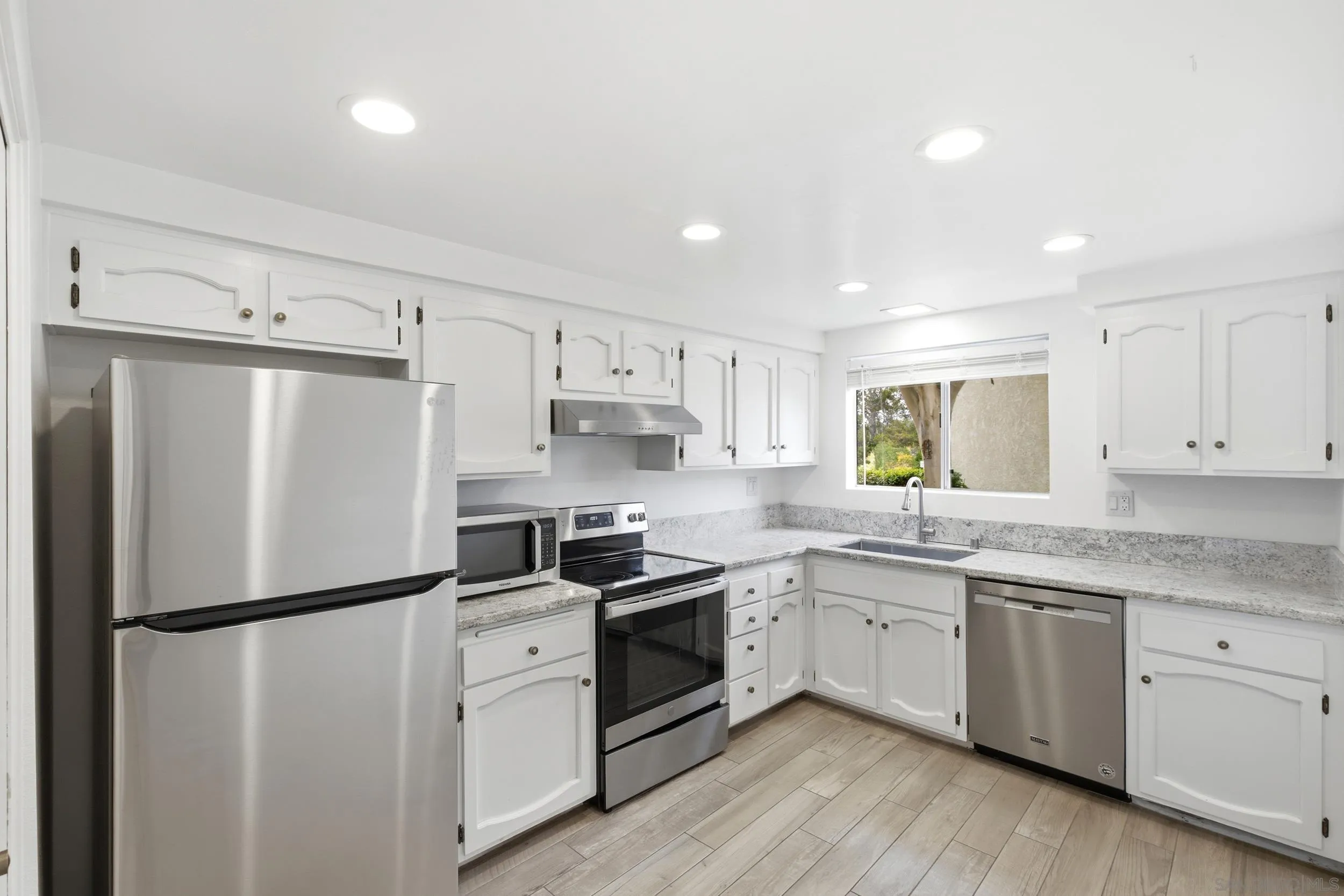 https://cdn.realtyfeed.com/cdn/127/260016441/f9690f51c145d50049009173273d242b.webp