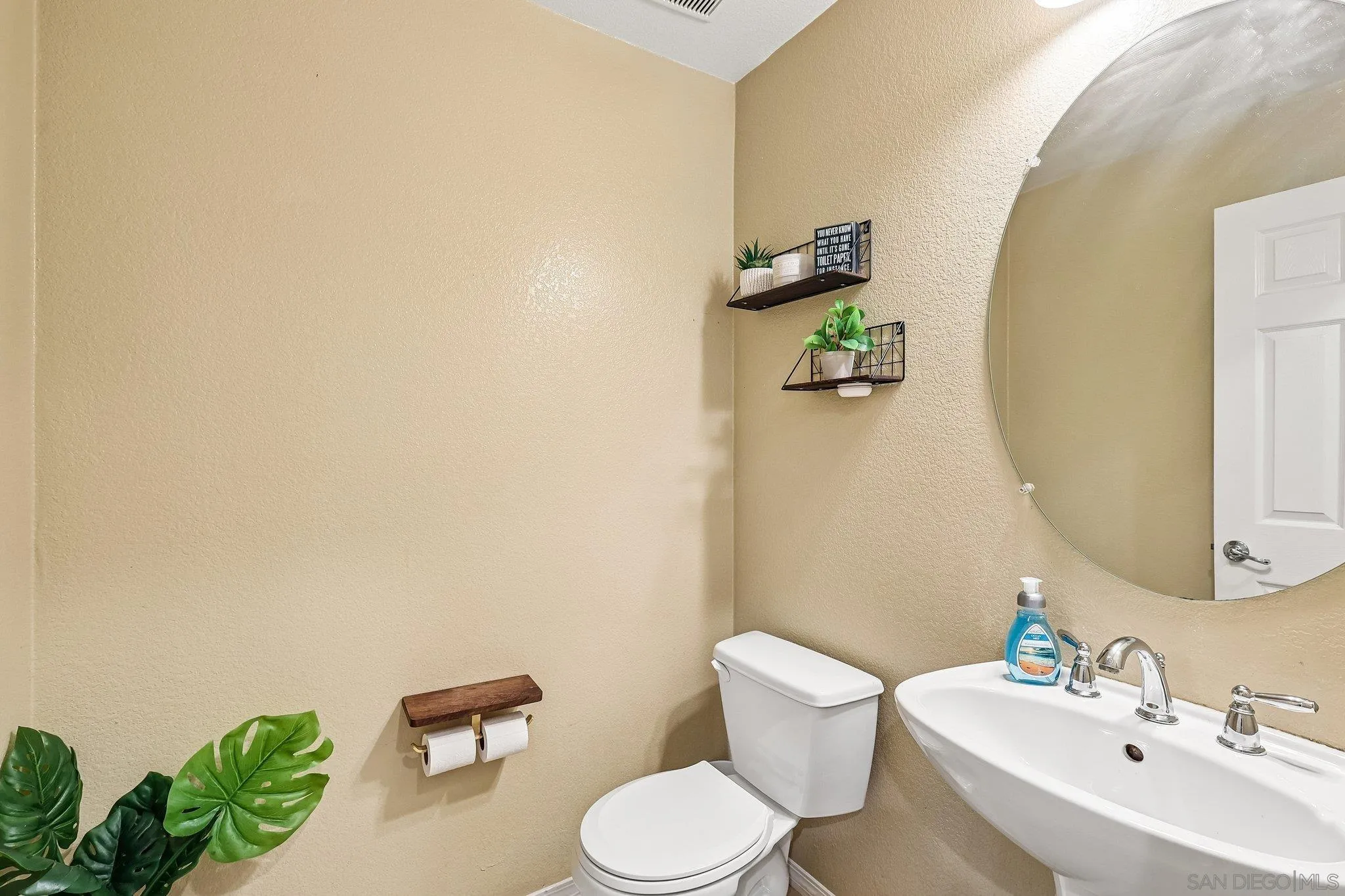 https://cdn.realtyfeed.com/cdn/127/260016447/1ef804a70913203e85db7beac04de71c.webp