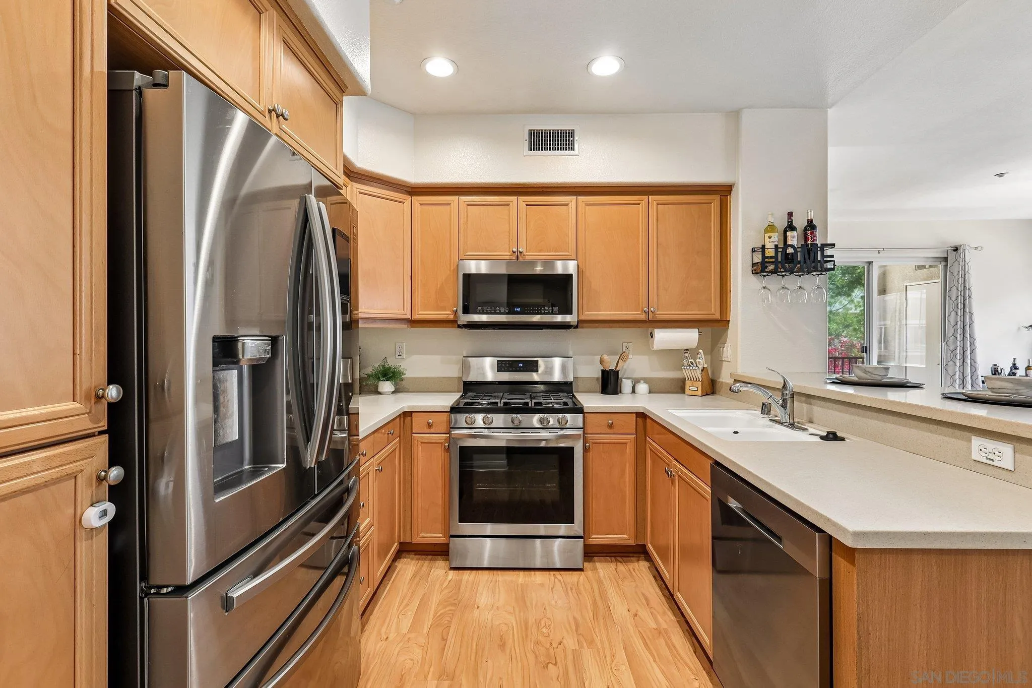 https://cdn.realtyfeed.com/cdn/127/260016447/234baafed840bbeea4cc389a408113c1.webp